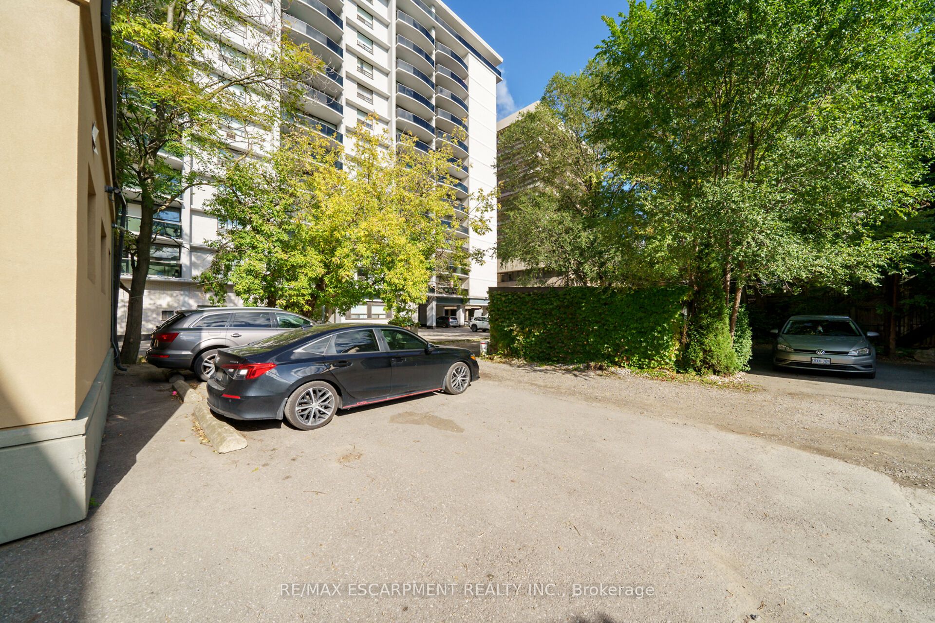 199 Macnab St S Property Photo 49