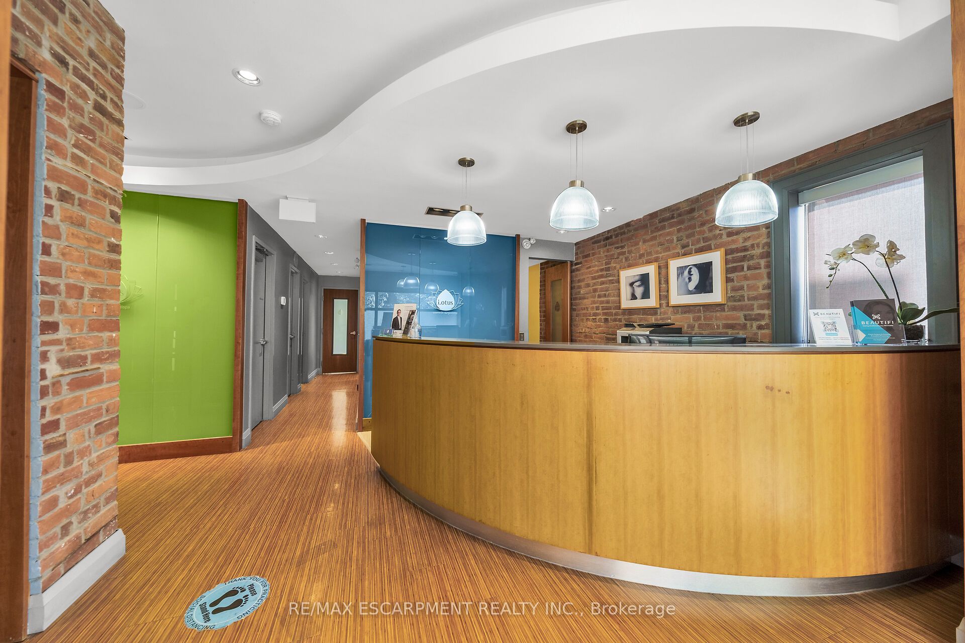 199 Macnab Street S Property Photo 7