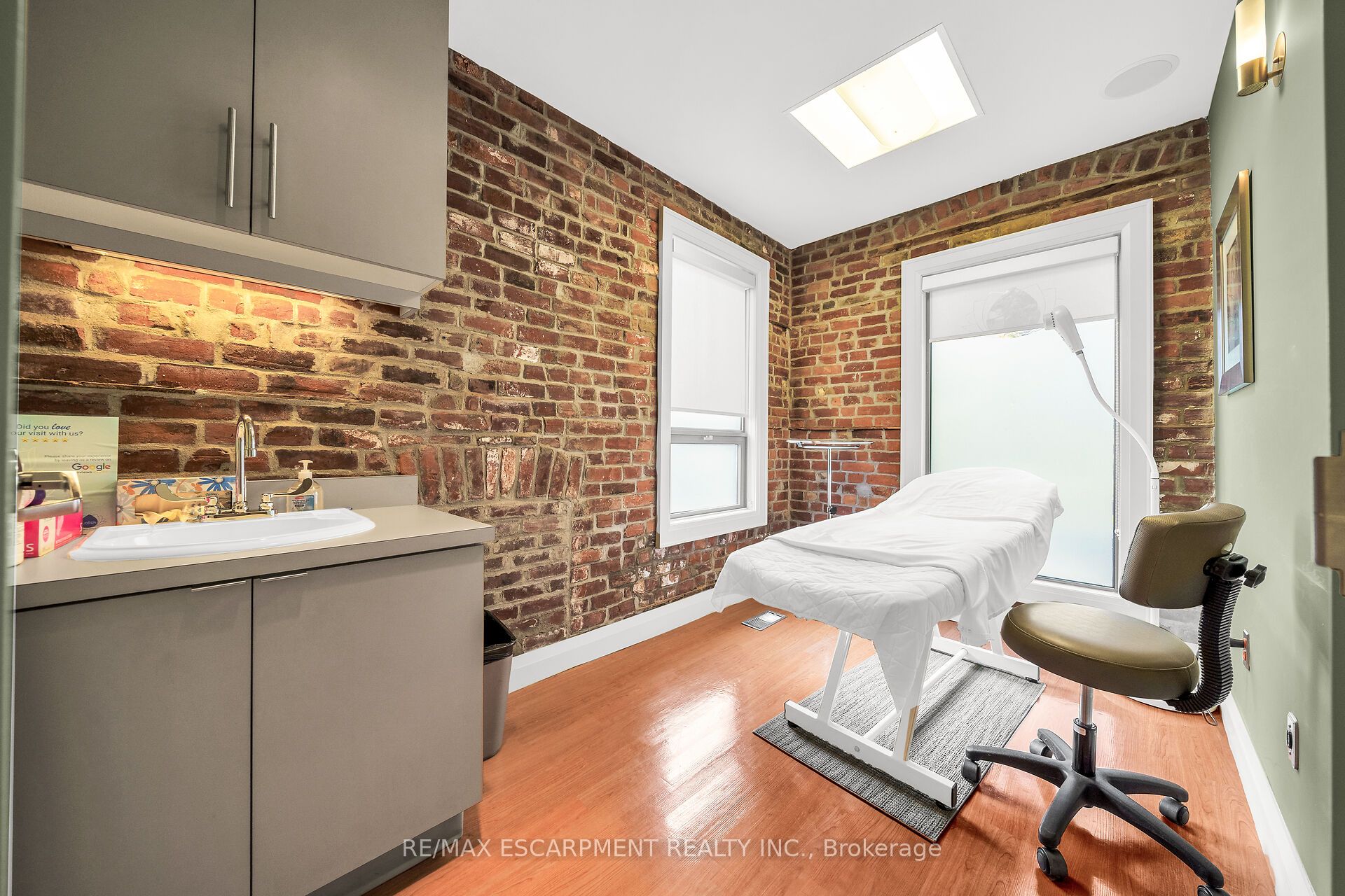 199 Macnab Street S Property Photo 29