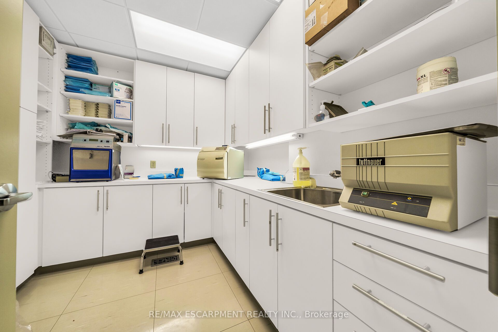 199 Macnab Street S Property Photo 34