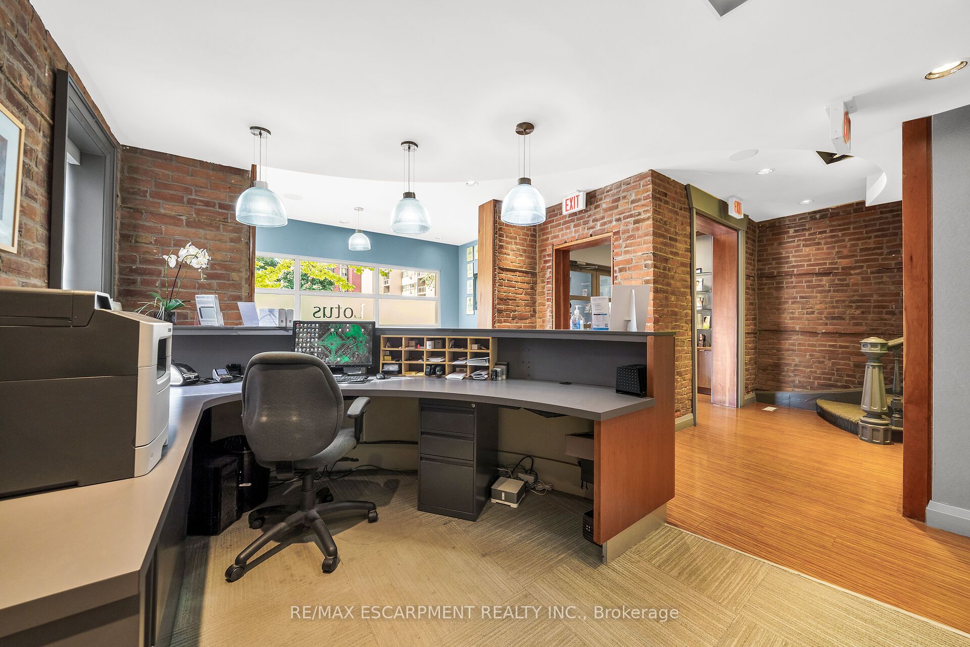 199 Macnab Street S Property Photo 44
