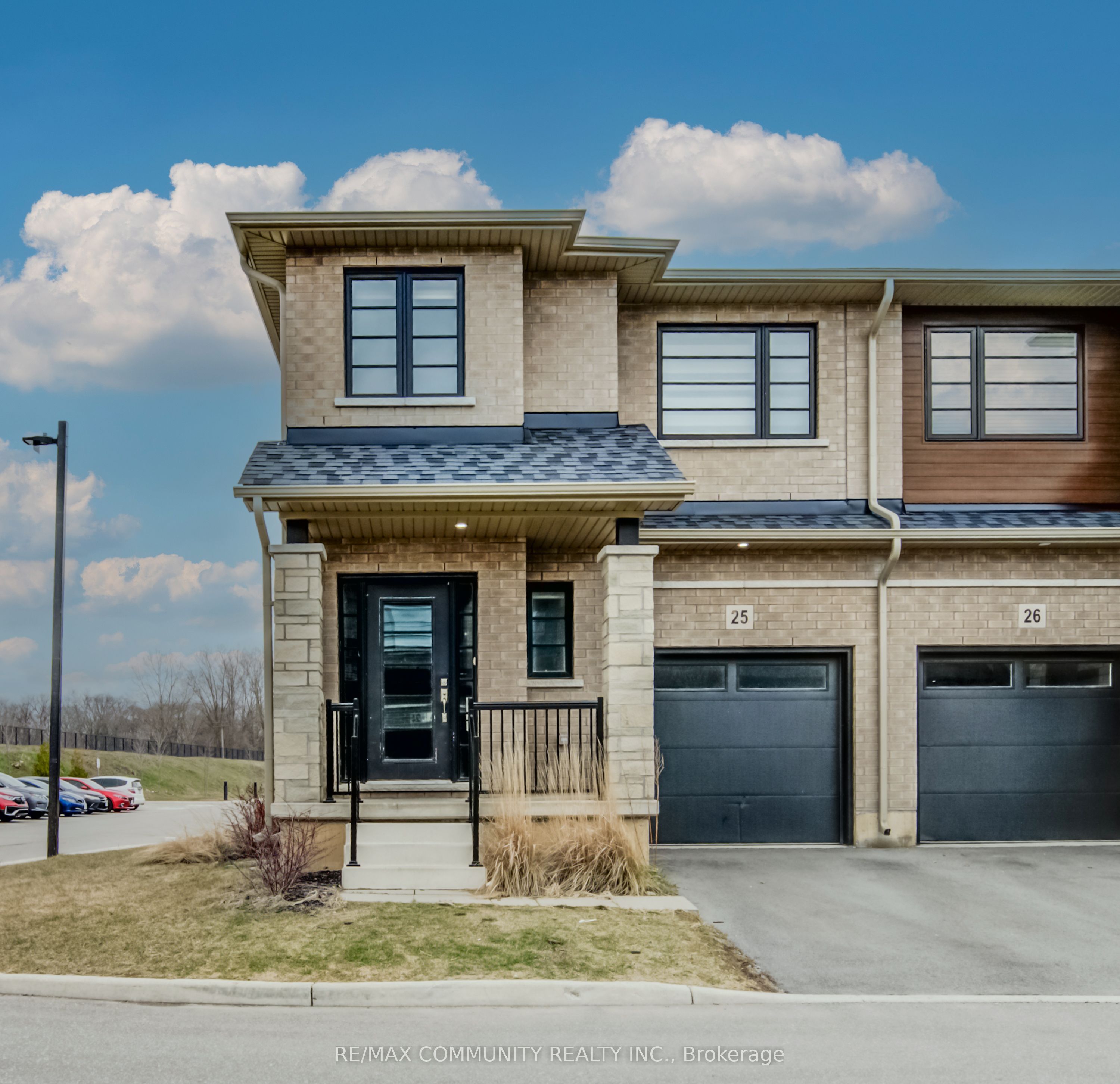 522 Grey St Property Photo 1