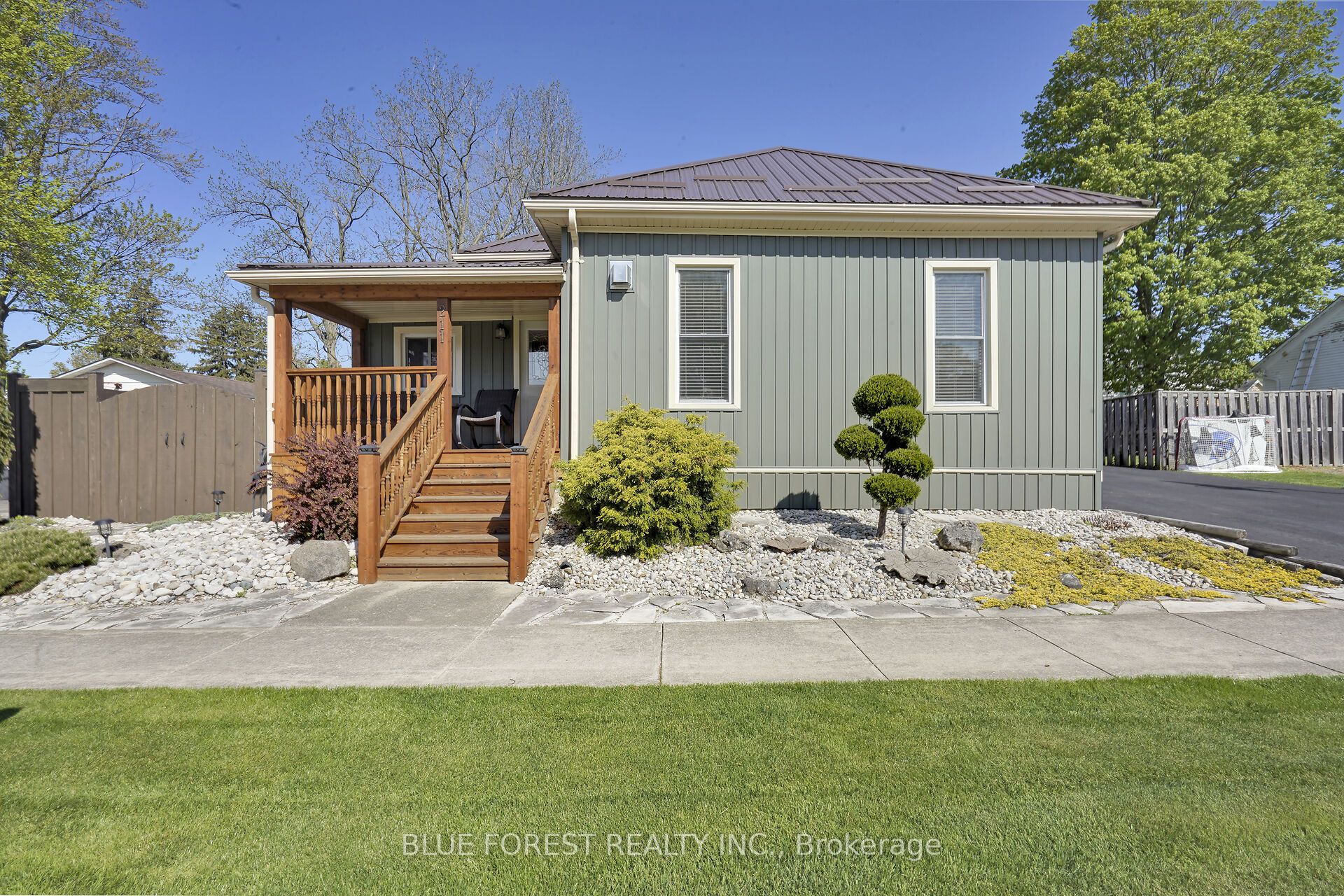 211 Mary St Property Photo 1