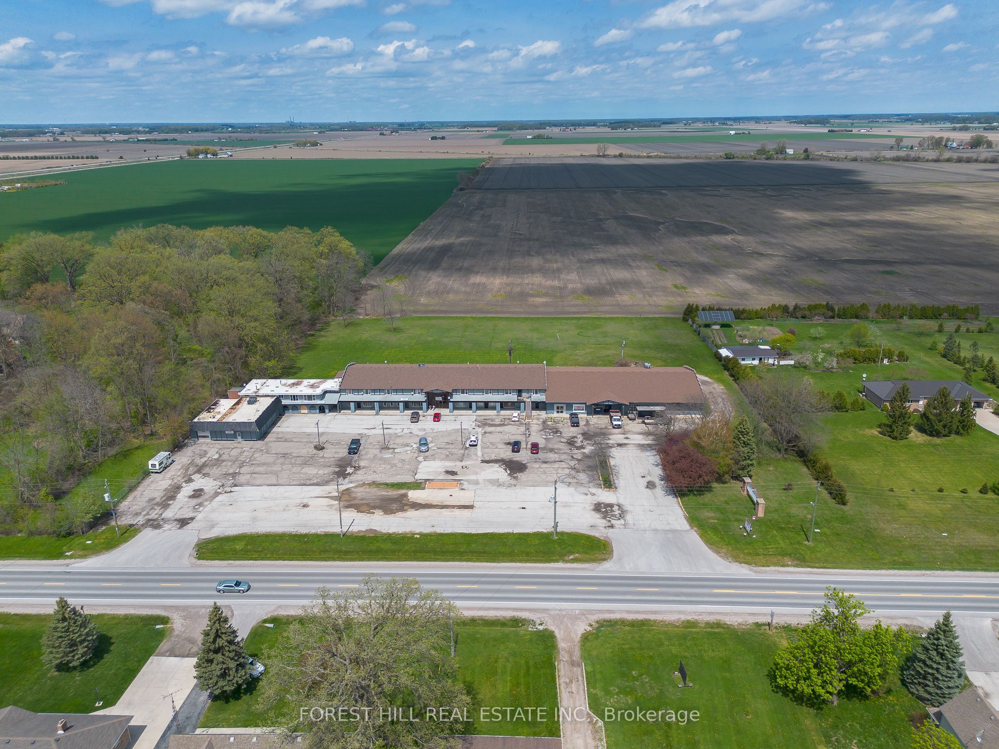 2024 Dufferin Avenue Property Photo