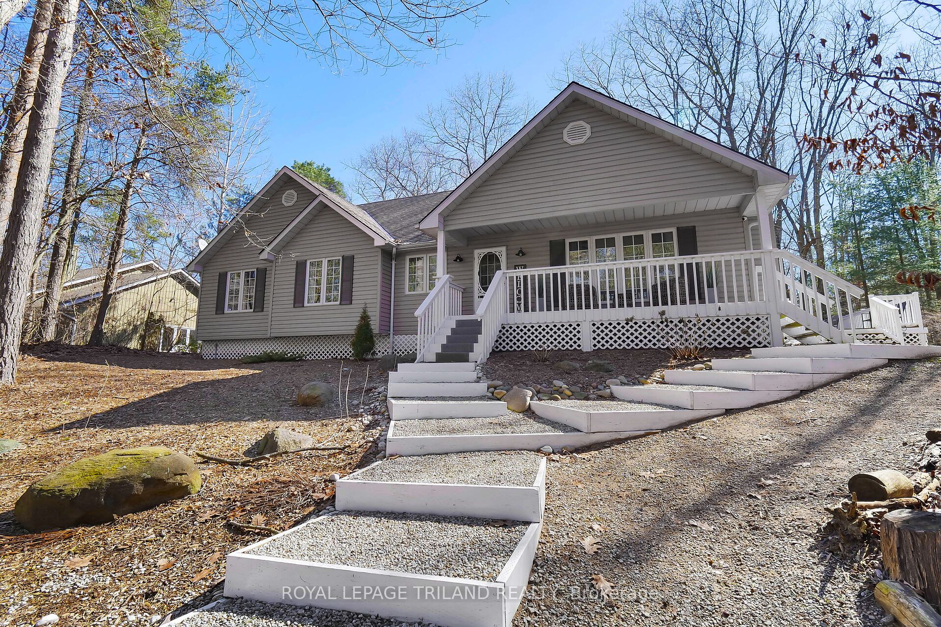 9945 Riverview Rd Property Photo 1