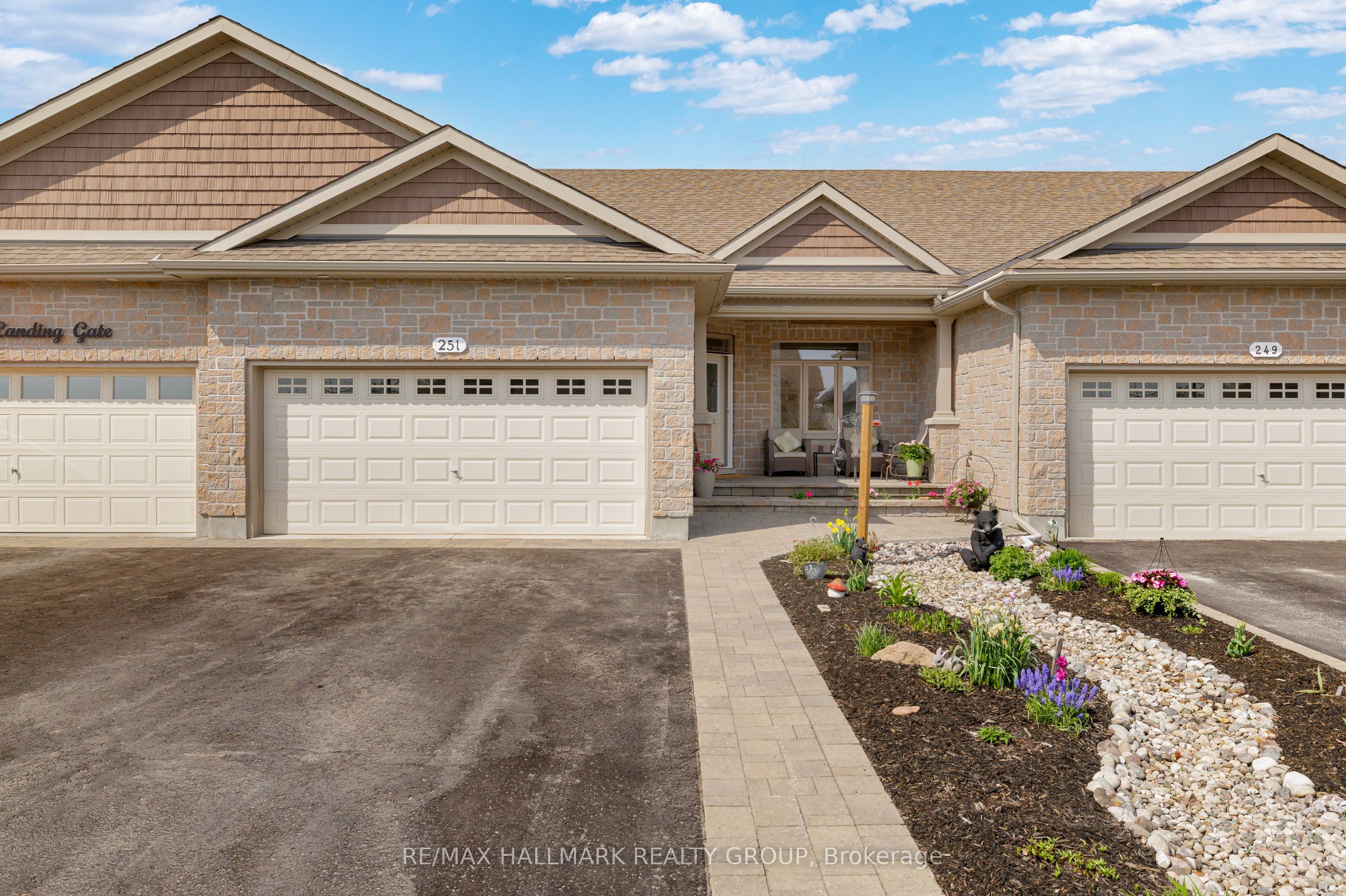 251 Royal Landing Gate Property Photo
