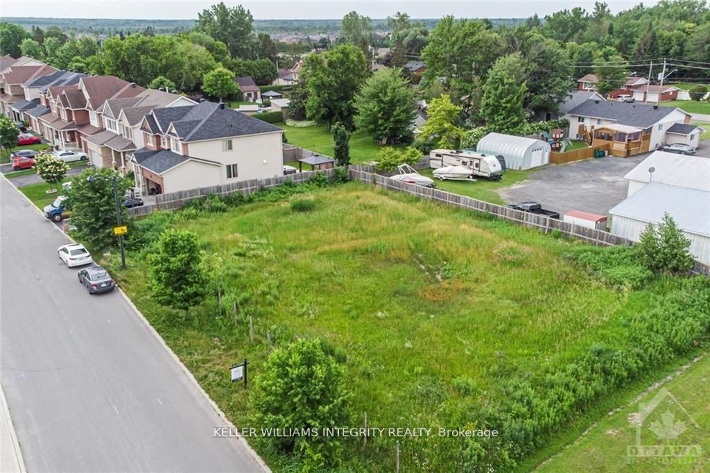 877 Contour St Property Photo