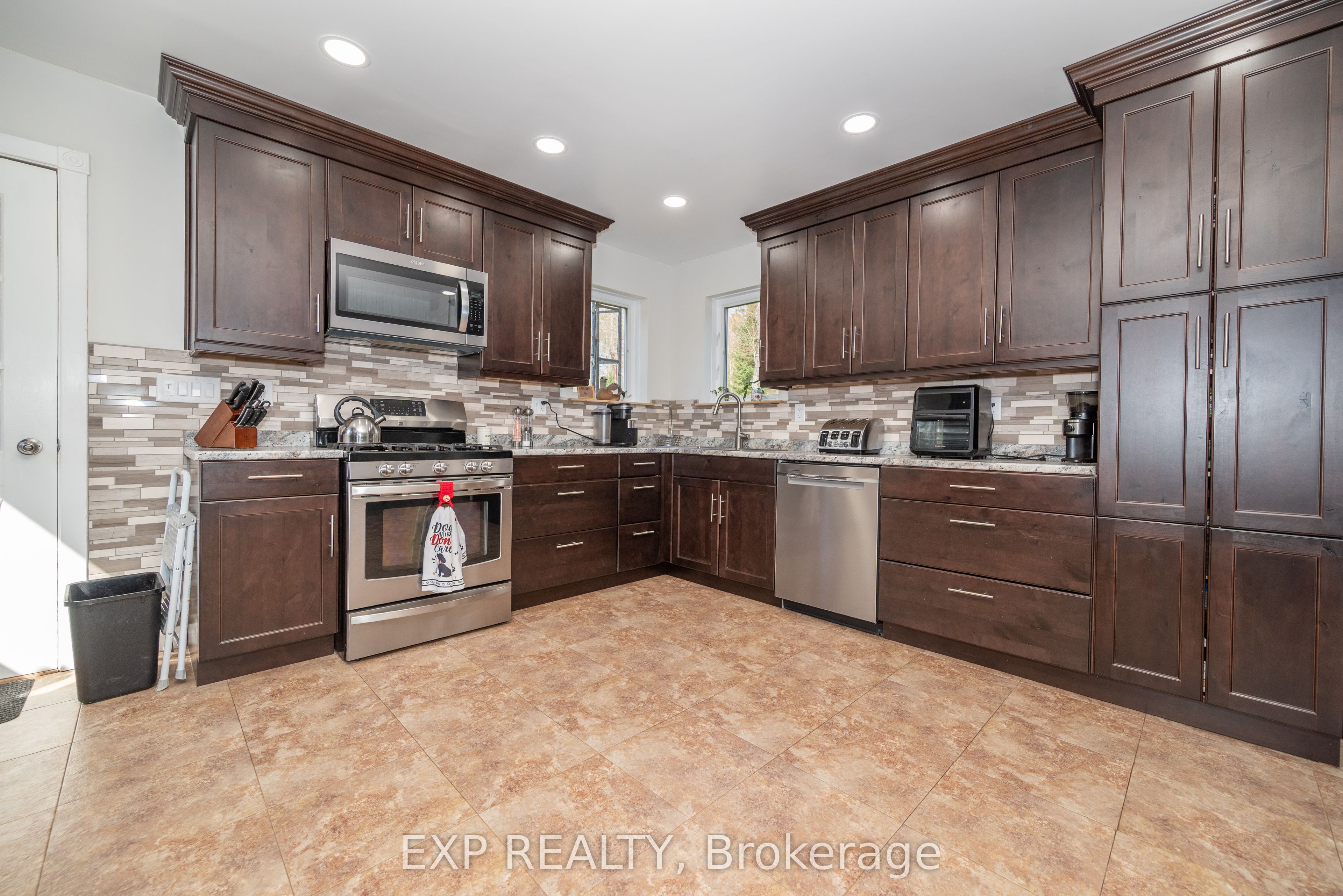 5490 Loop Road Property Photo 7