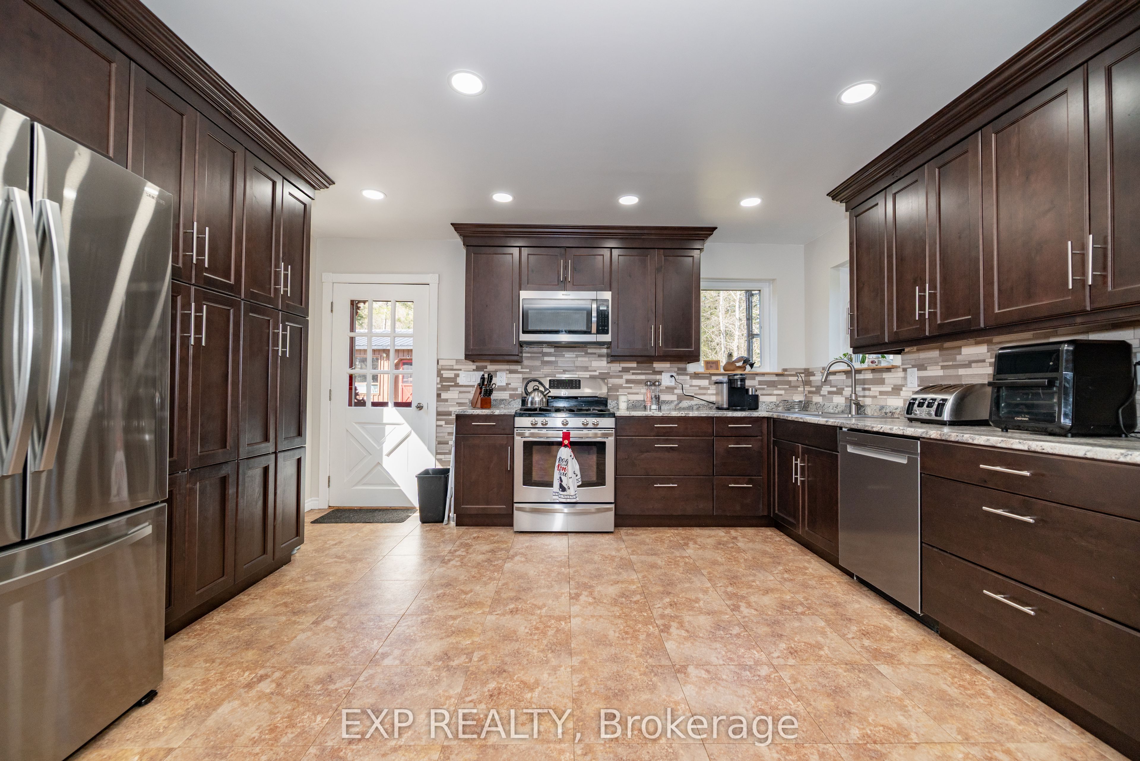 5490 Loop Road Property Photo 8