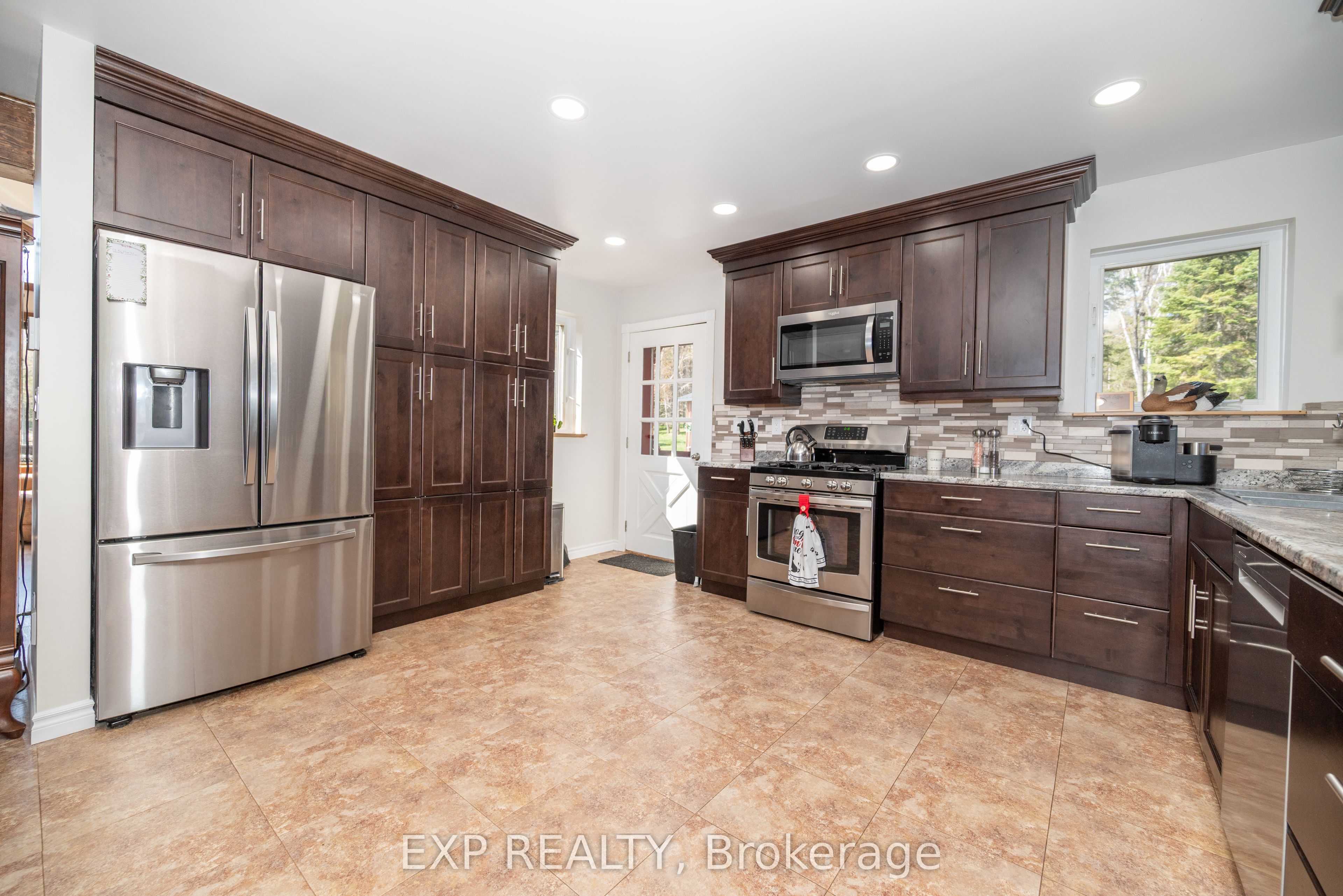 5490 Loop Road Property Photo 9