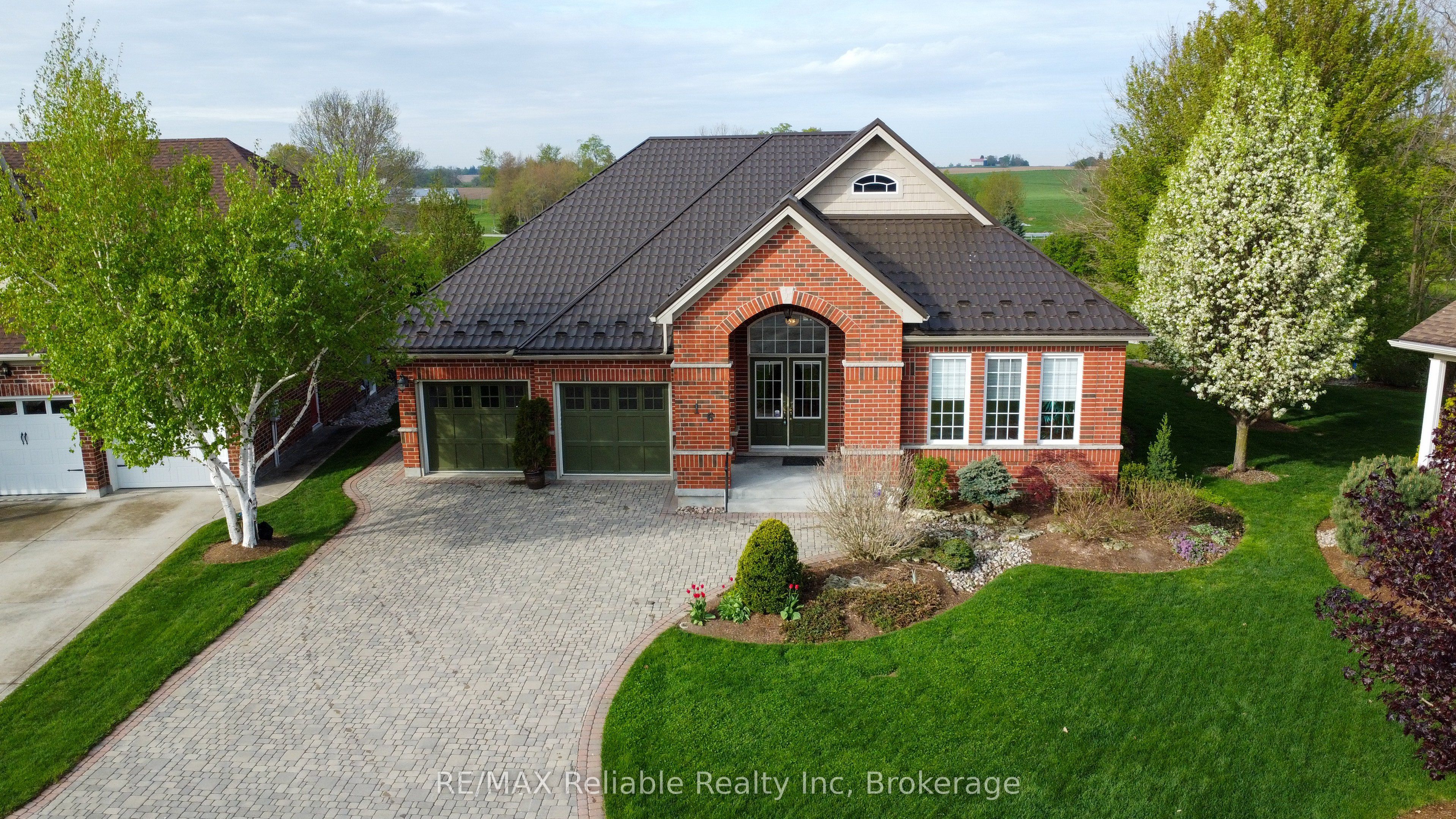16 Stornoway Cres Property Photo 1