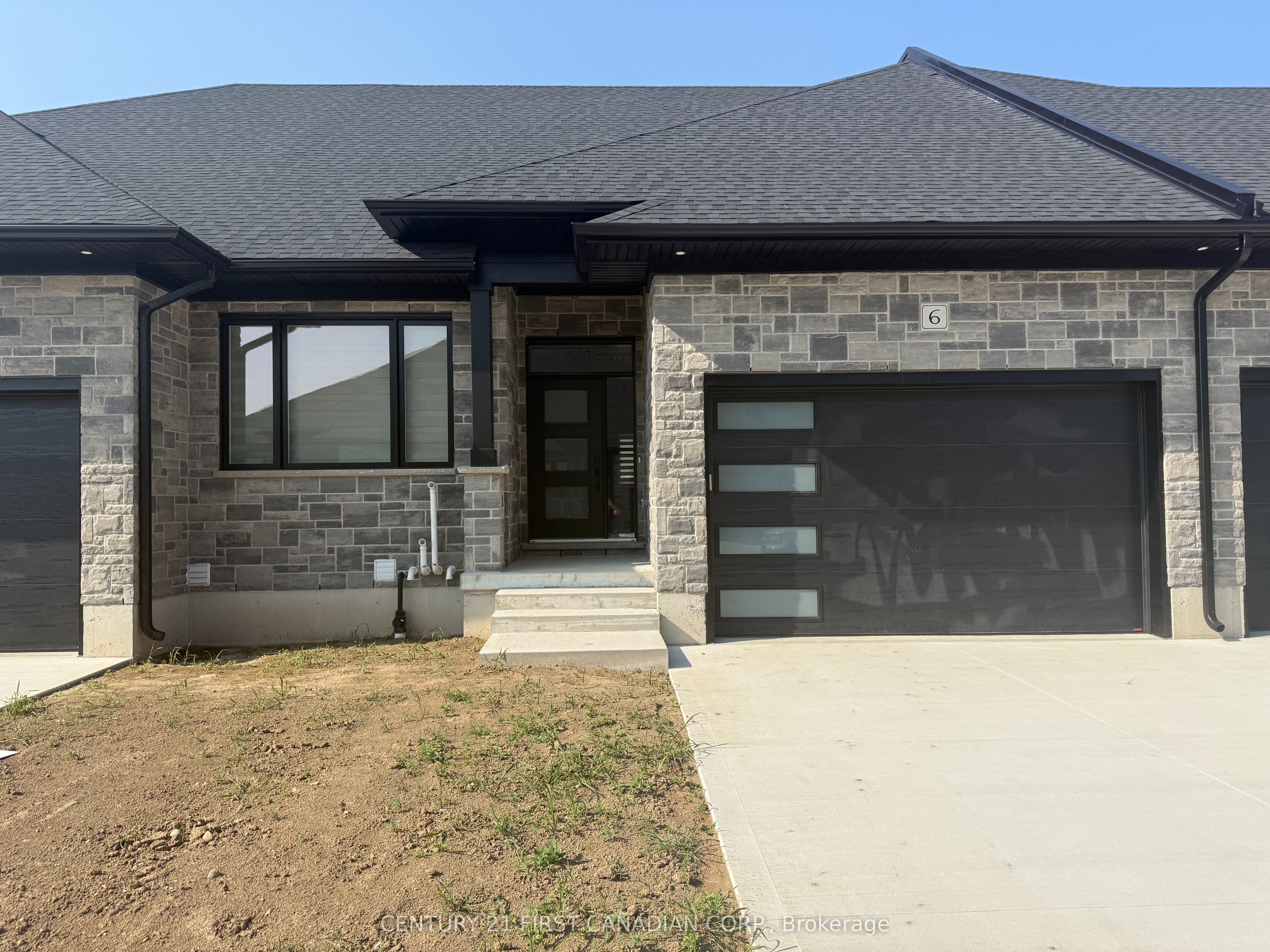 32 Postma Crescent 6