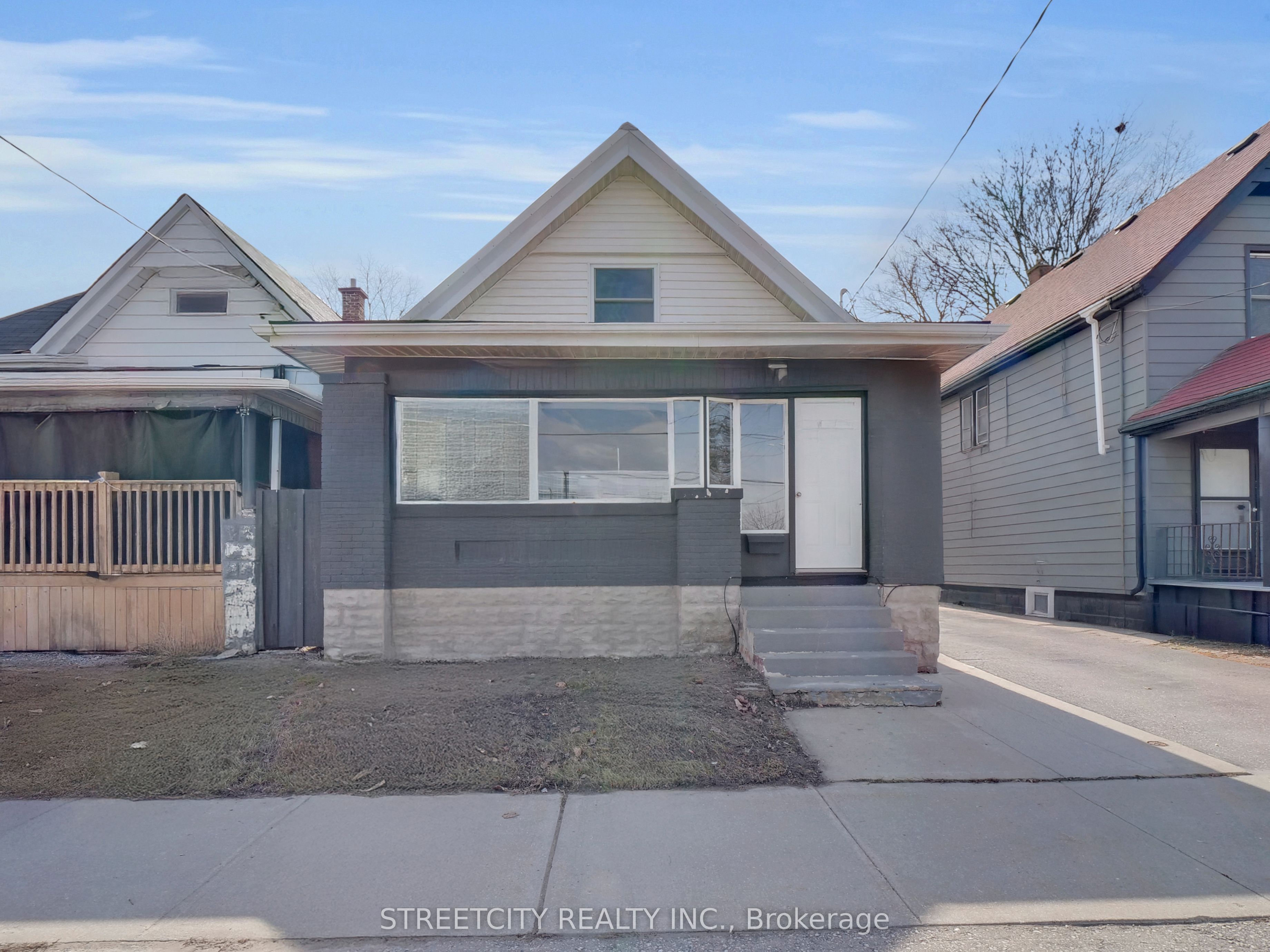 1081 Florence St Property Photo 1