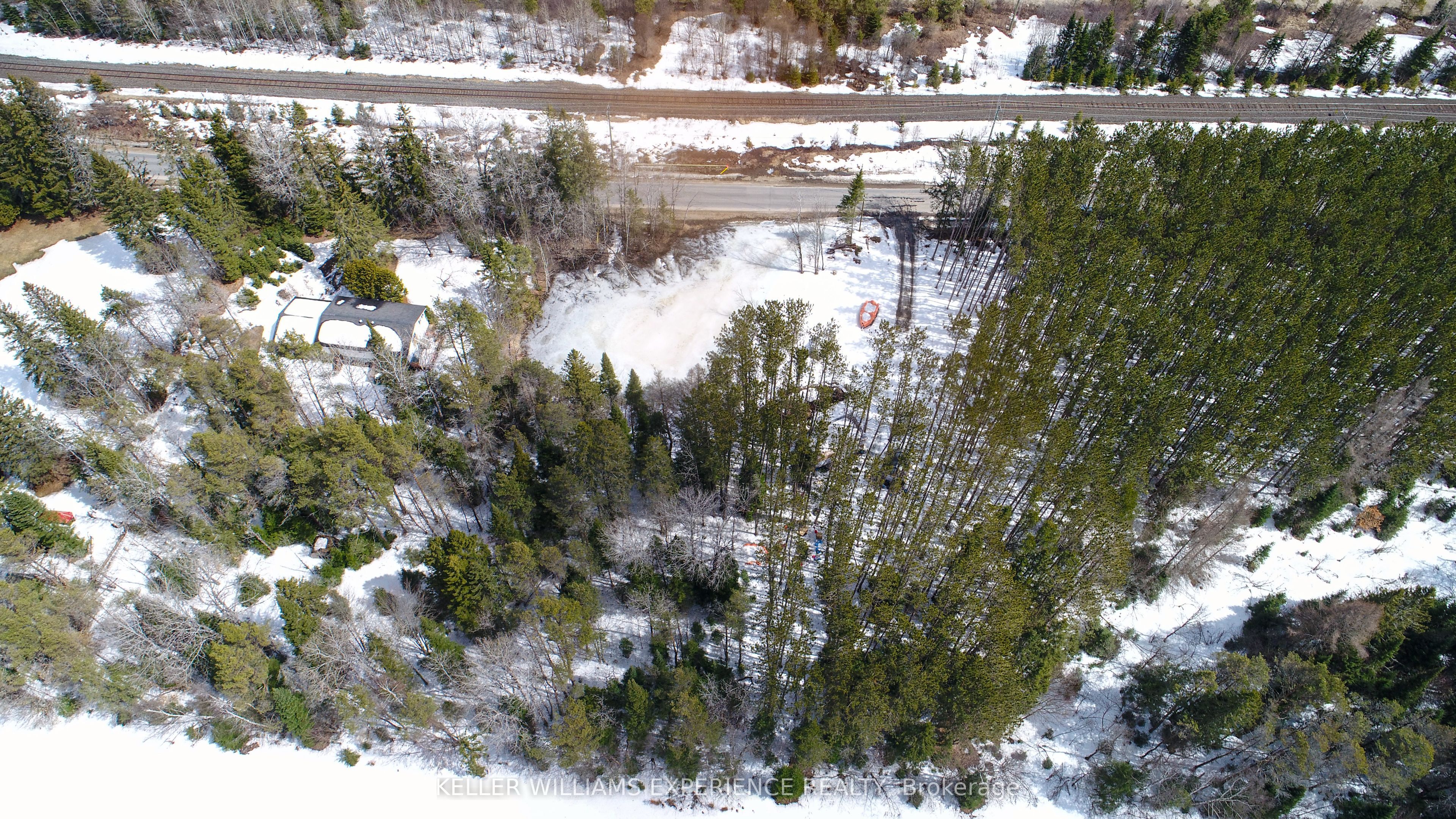 1318 Old North Rd Property Photo 3