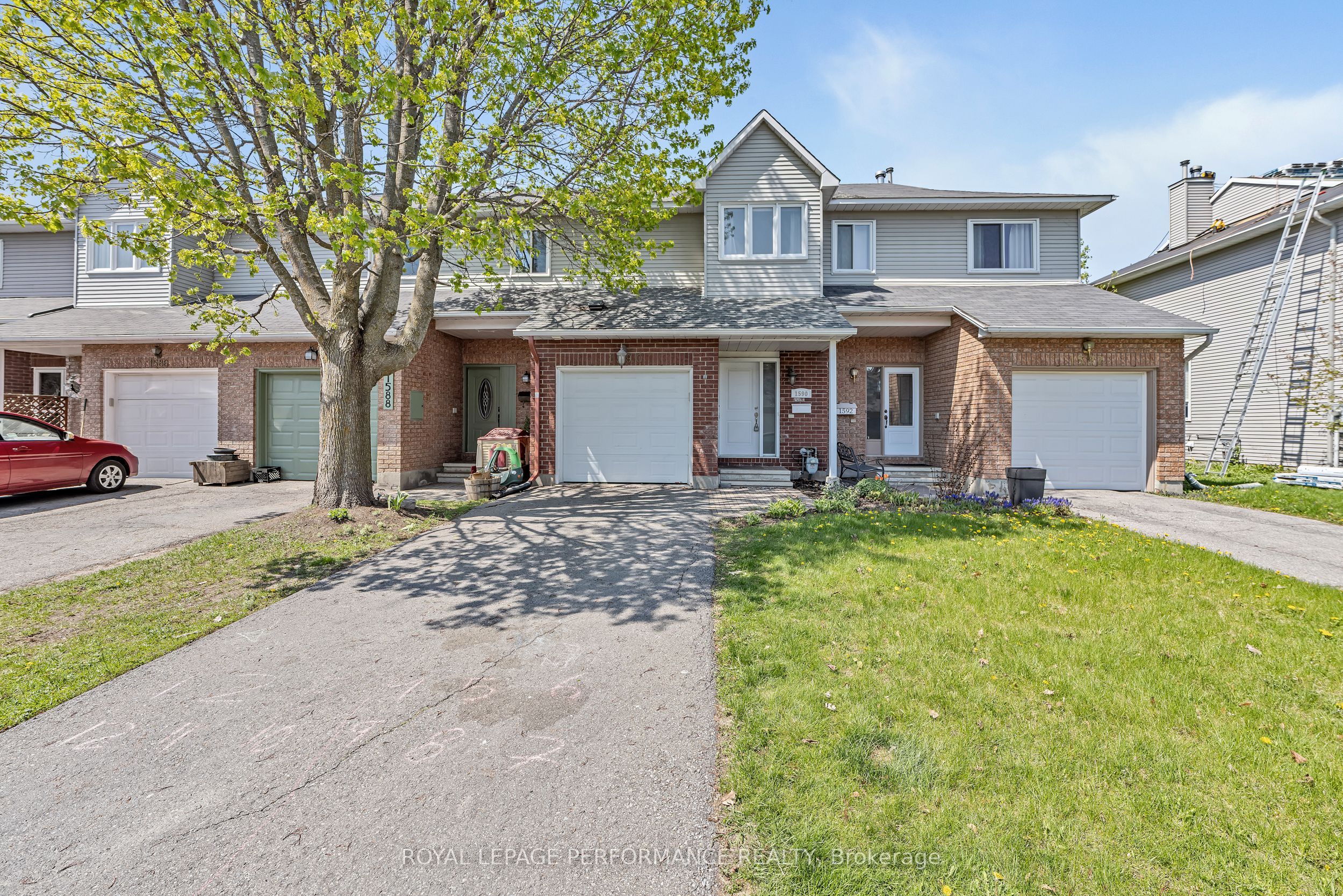 1590 Briarfield Cres Property Photo