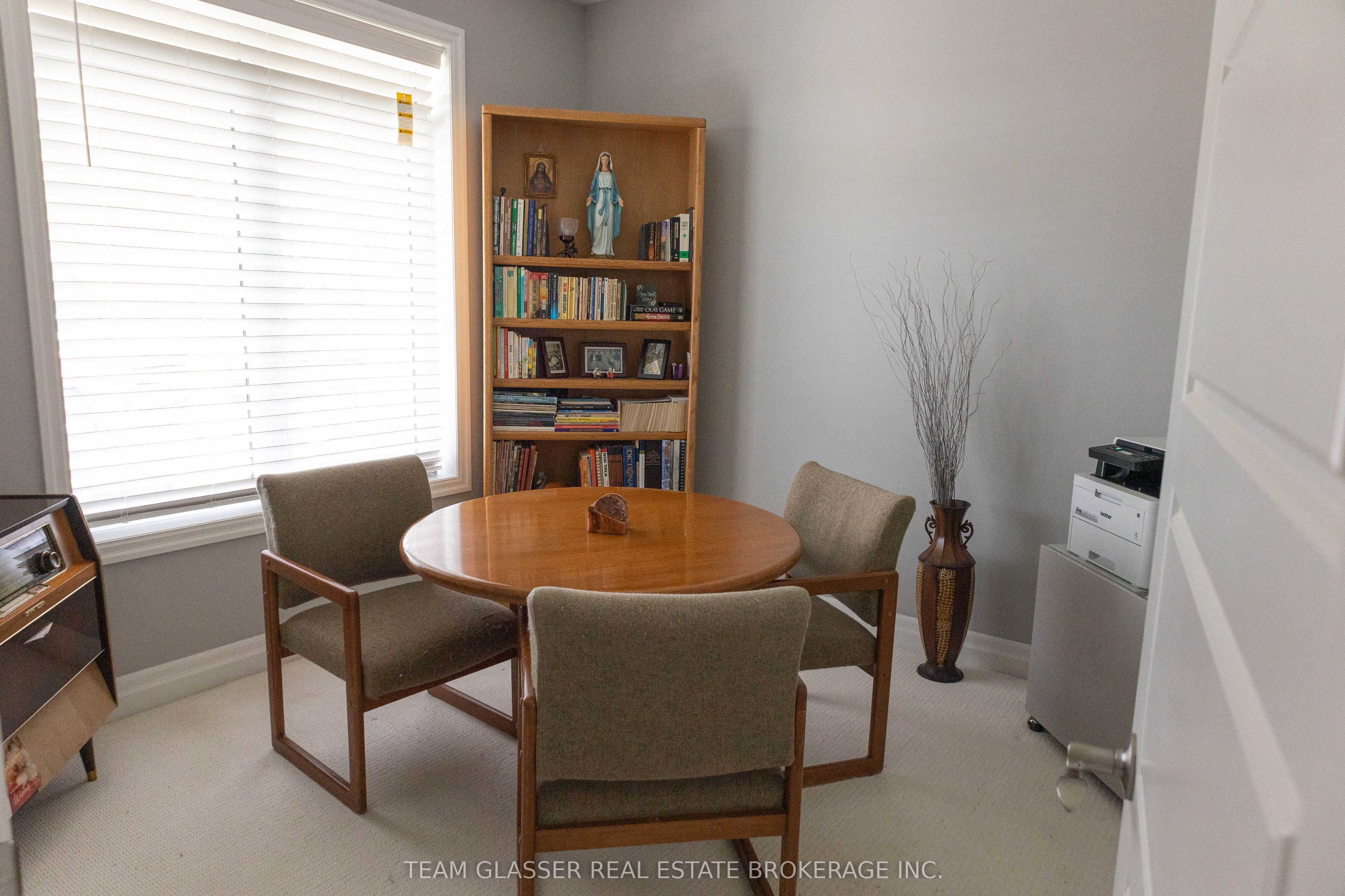 25 Birchall Ln Property Photo 4