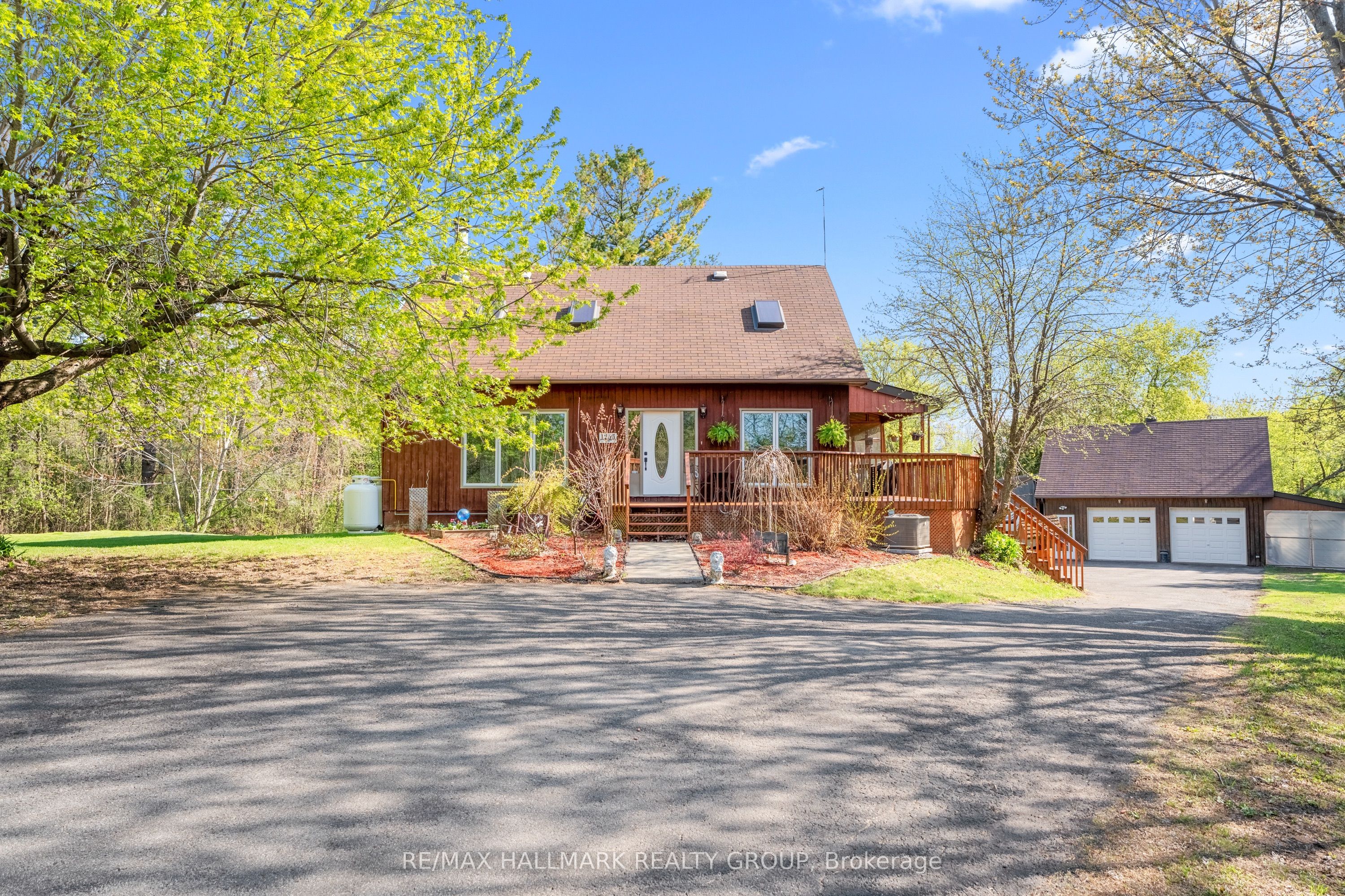1255 8th Line Road Property Photo 1
