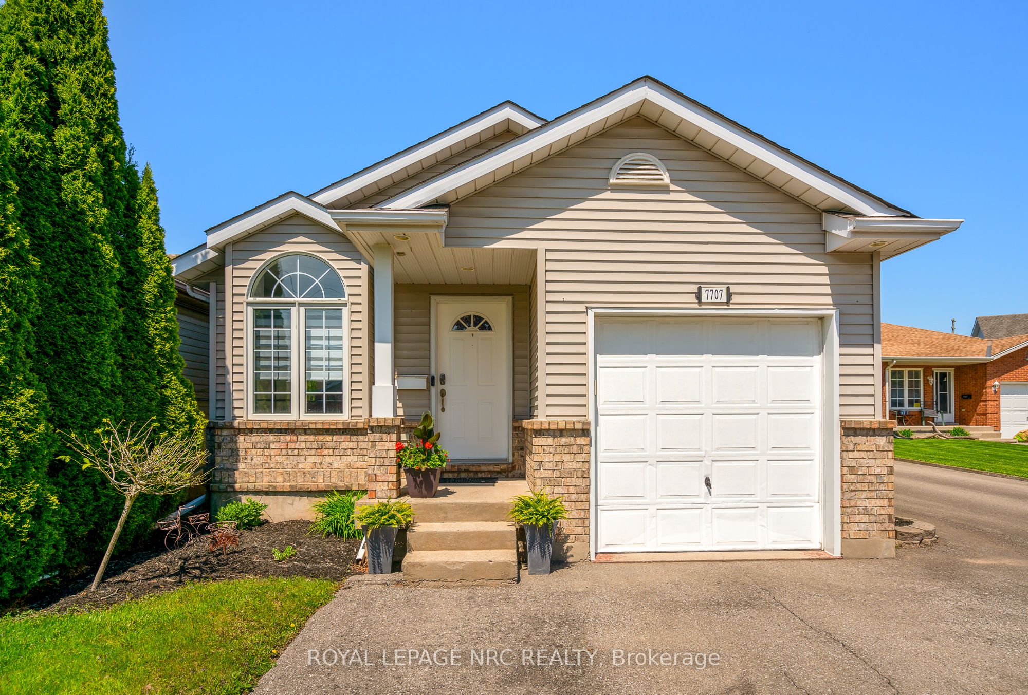 7707 Cortina Cres Property Photo 1