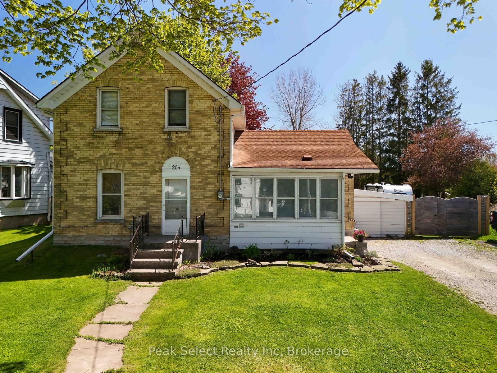 204 Victoria Street Property Photo