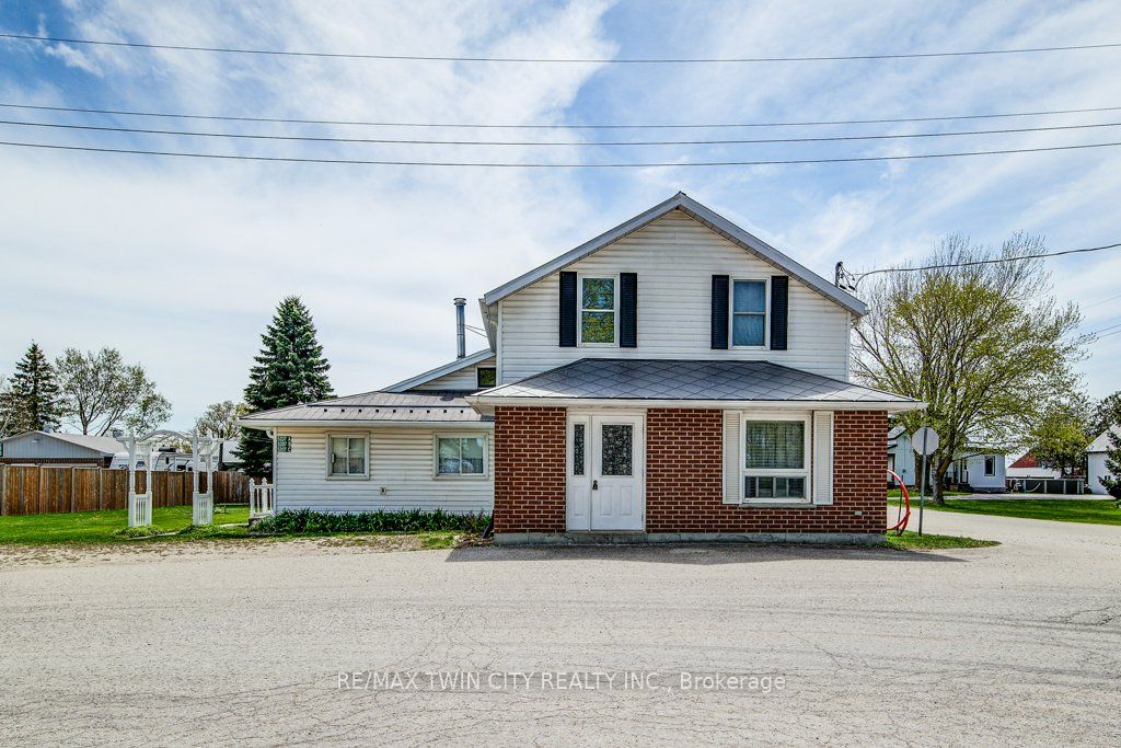 5207 88 Line Property Photo