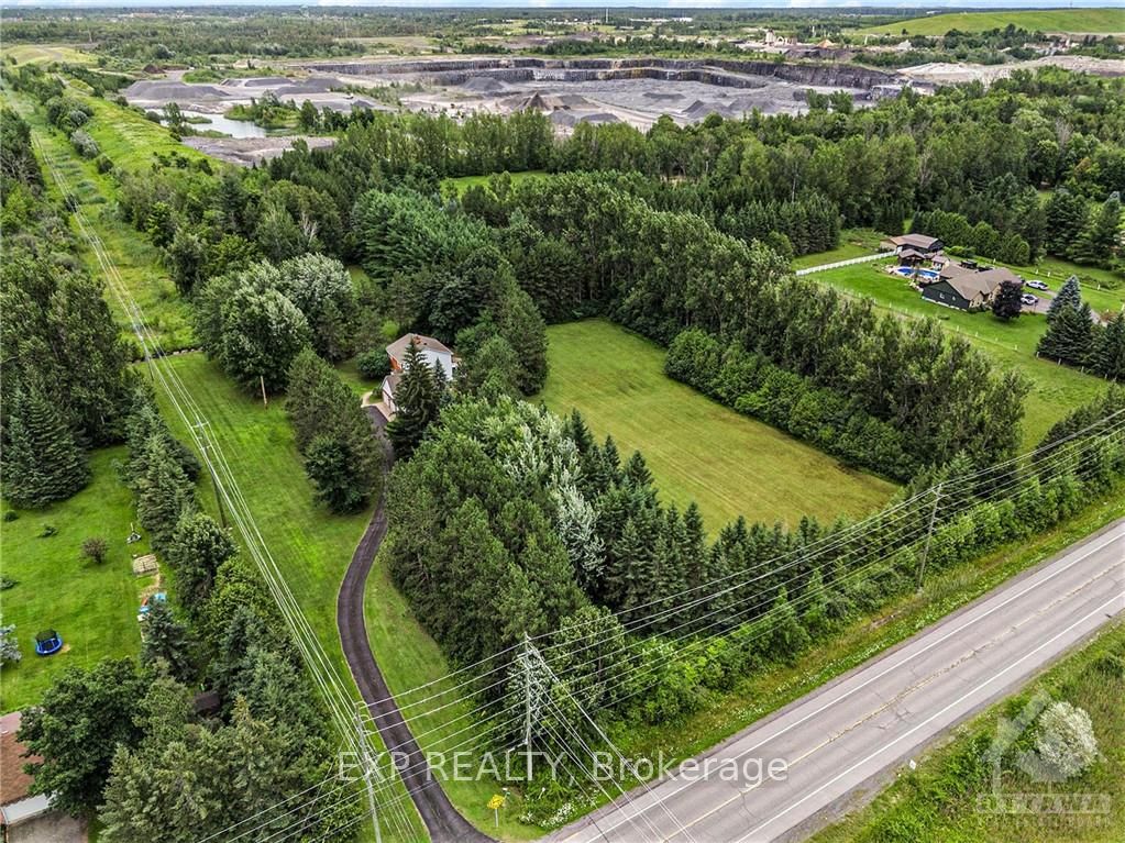 1986 Richardson Side Road Property Photo 4