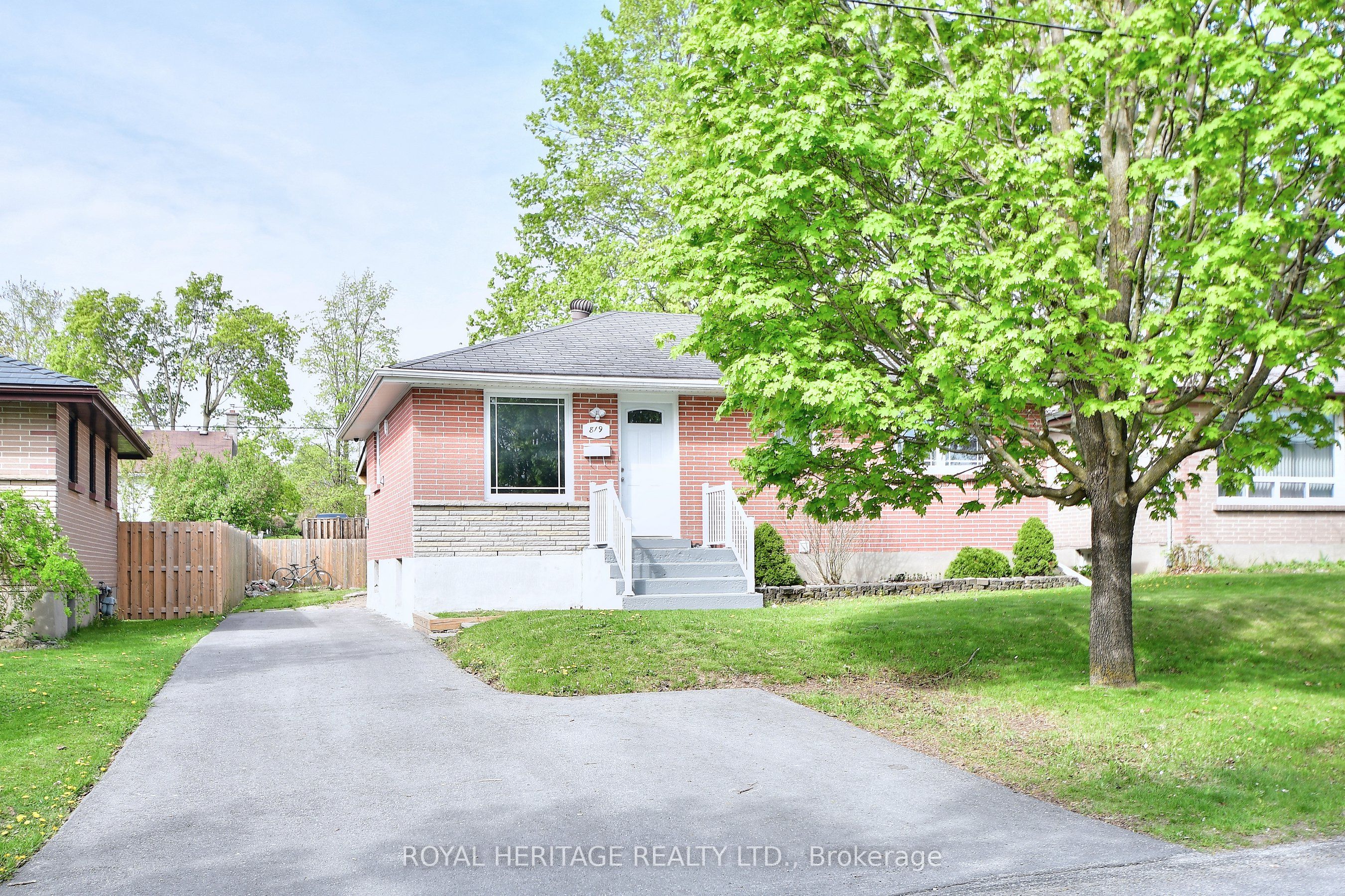 819 Brookdale Crescent Property Photo 1