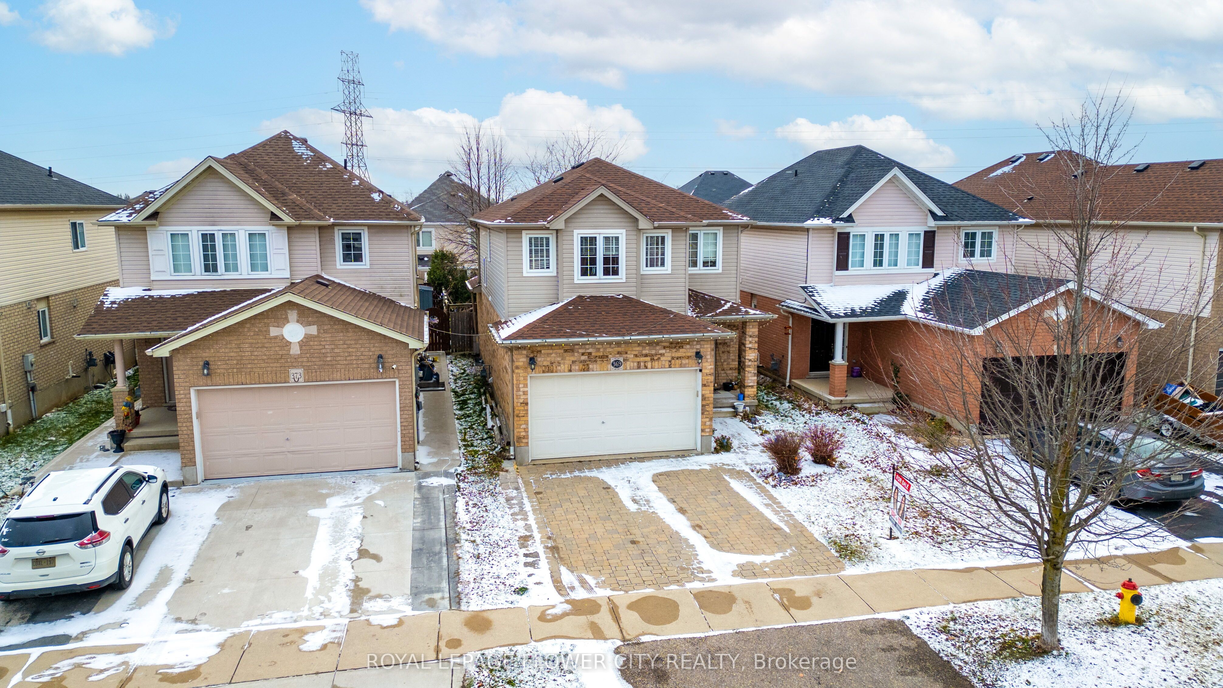 369 Thomas Slee Drive Property Photo 1