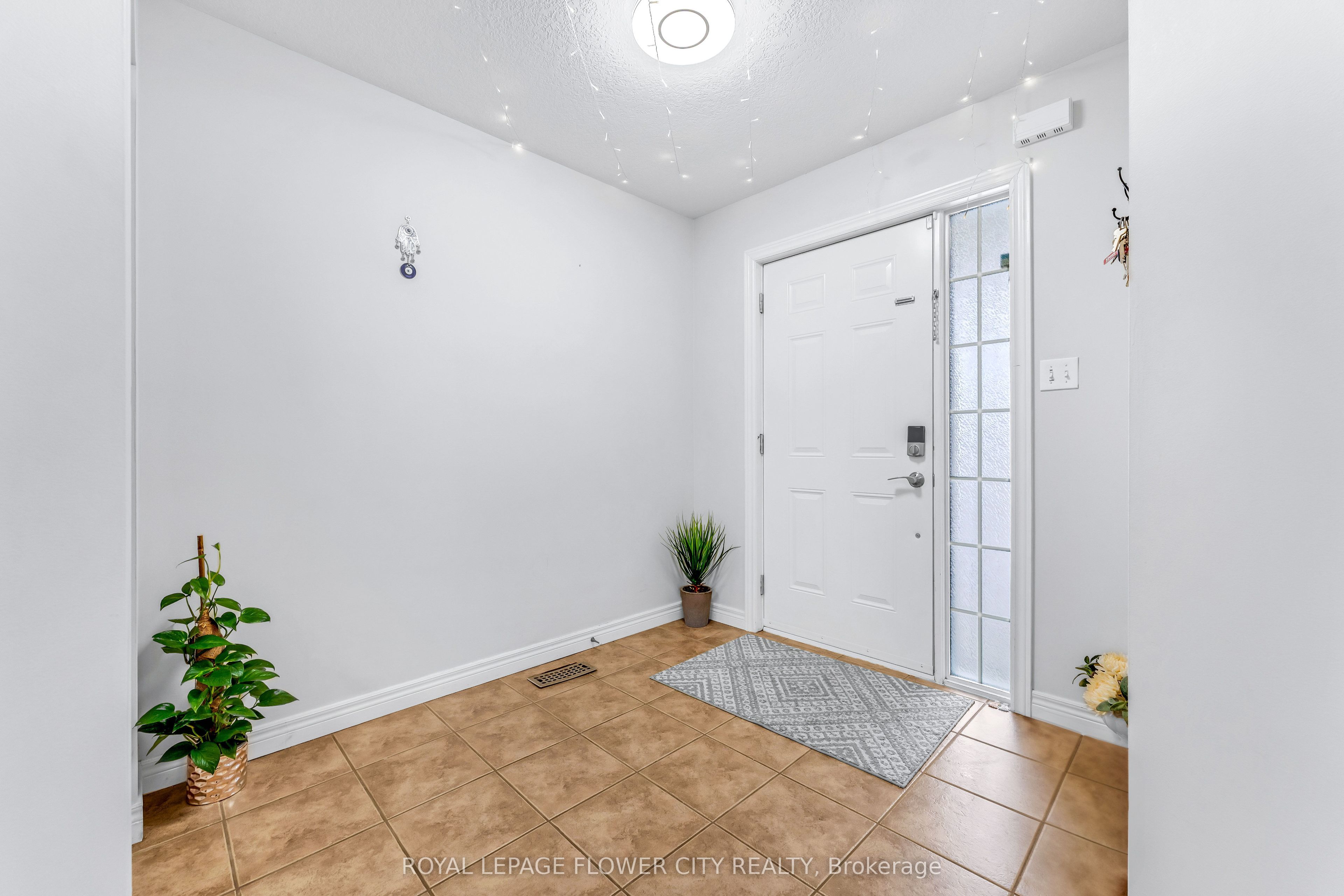 369 Thomas Slee Drive Property Photo 8