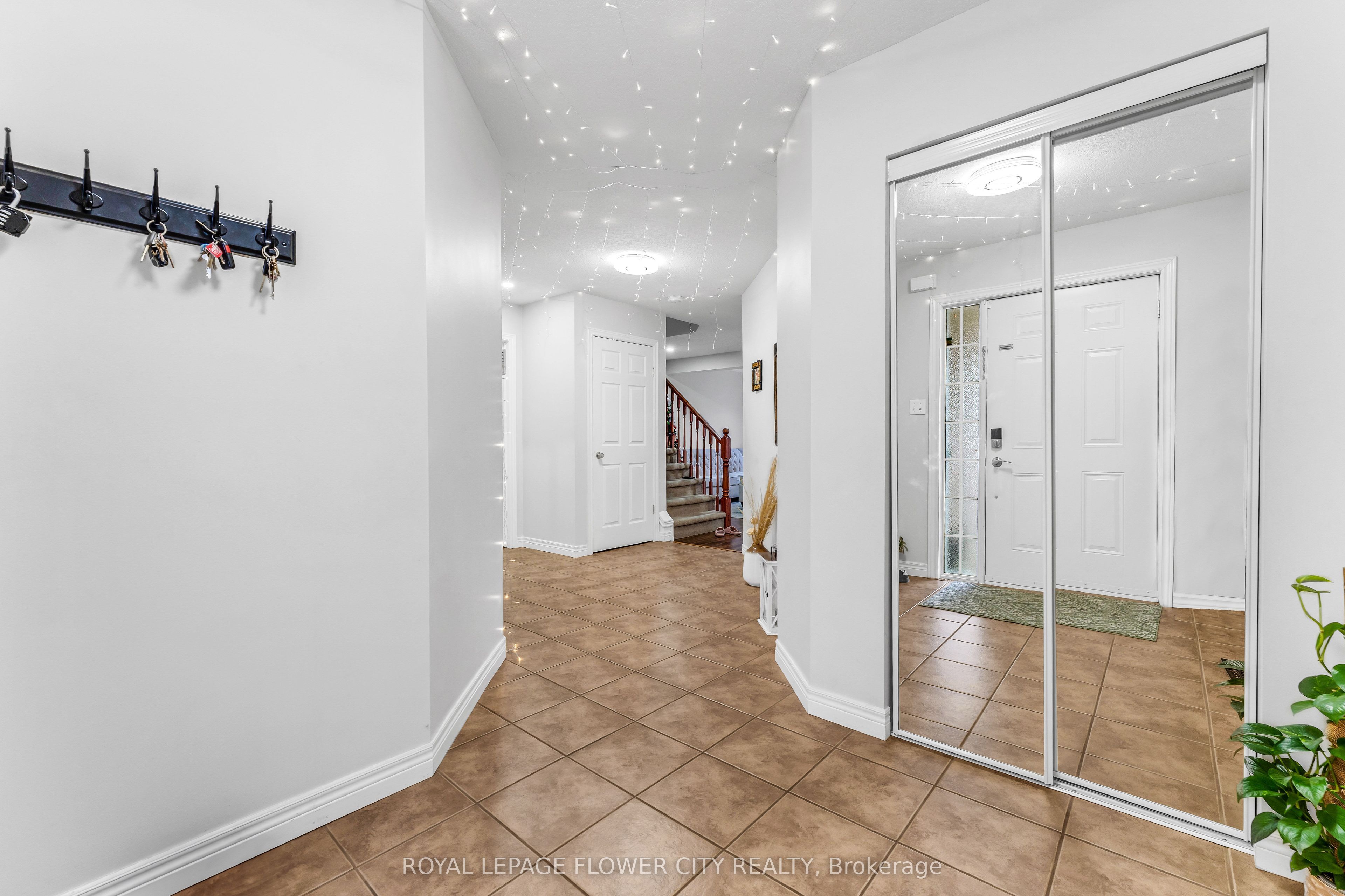 369 Thomas Slee Drive Property Photo 9