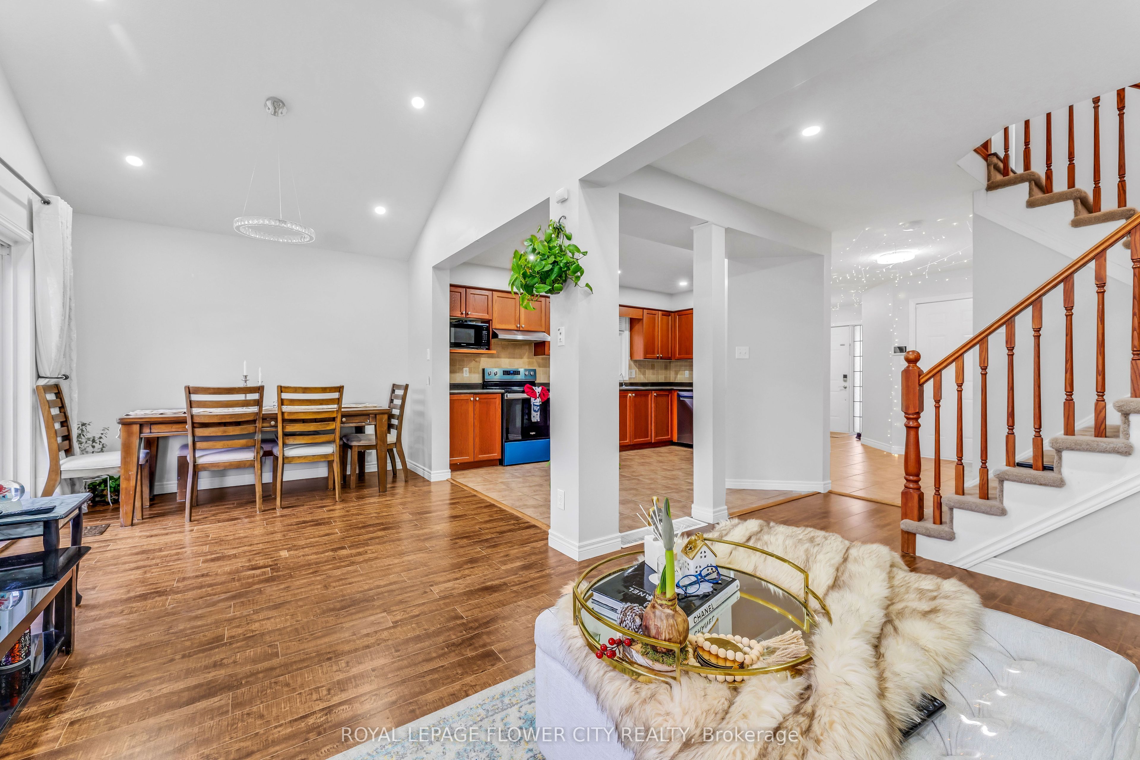 369 Thomas Slee Drive Property Photo 12