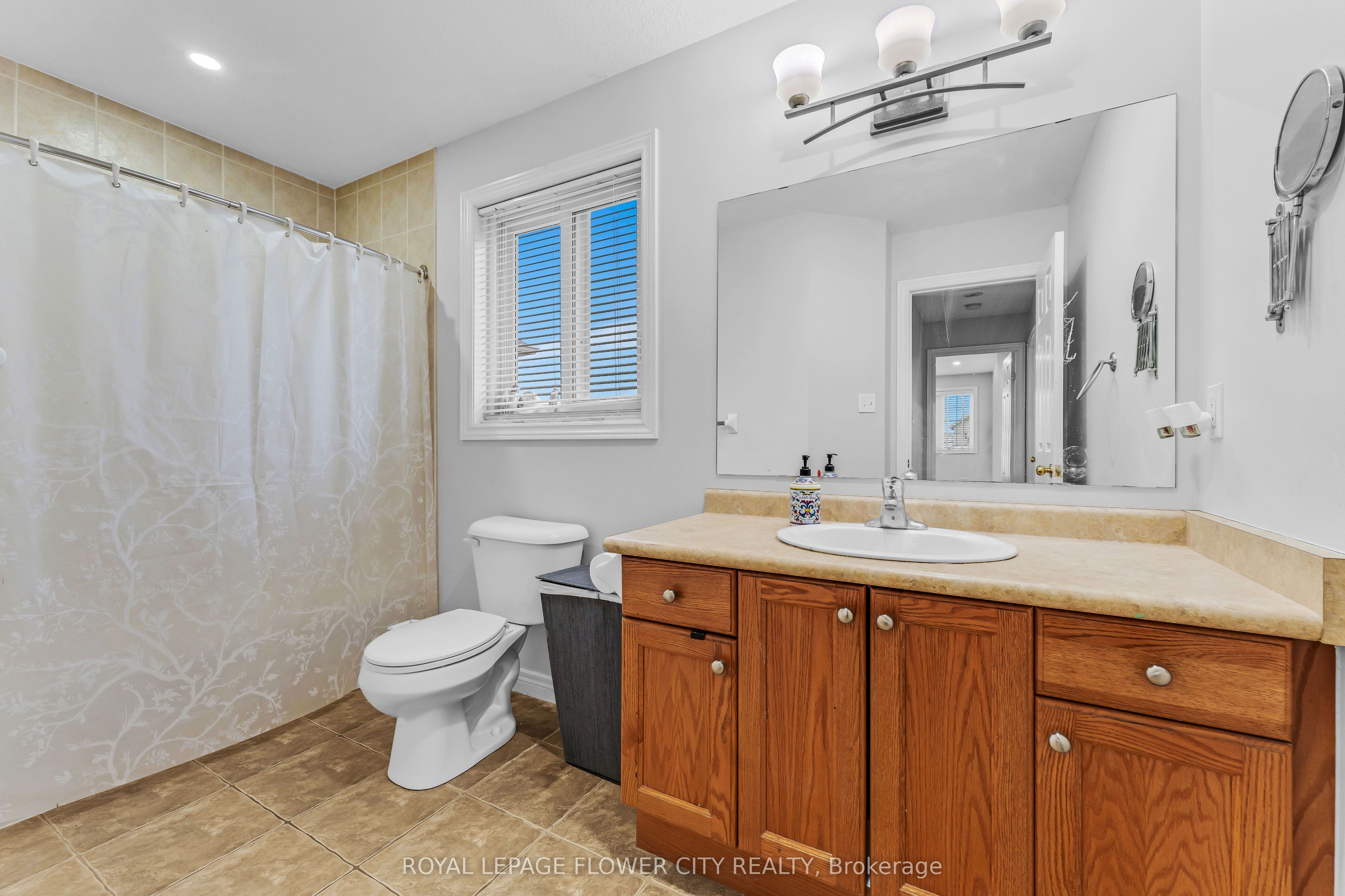 369 Thomas Slee Drive Property Photo 19