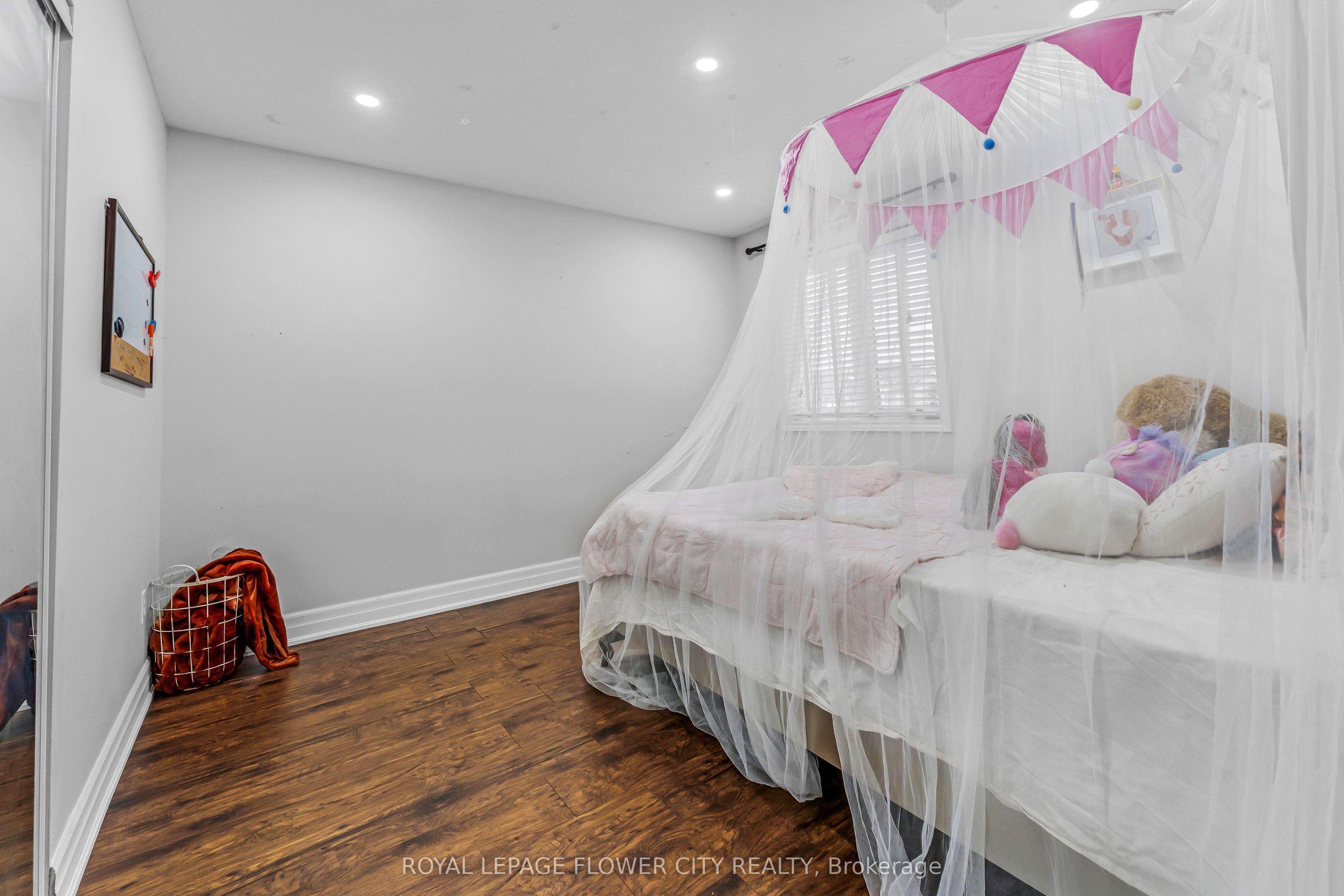 369 Thomas Slee Drive Property Photo 20