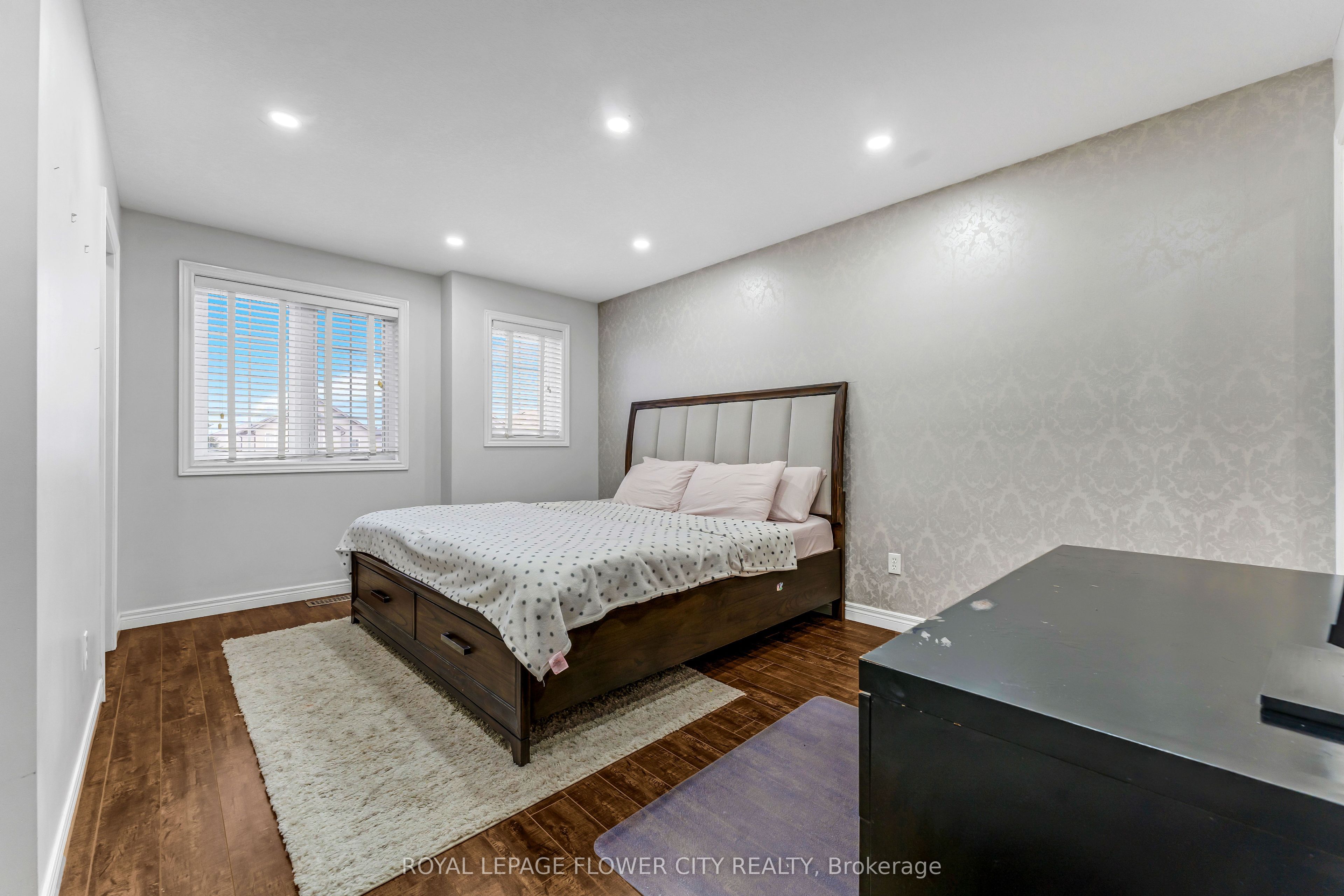369 Thomas Slee Drive Property Photo 22