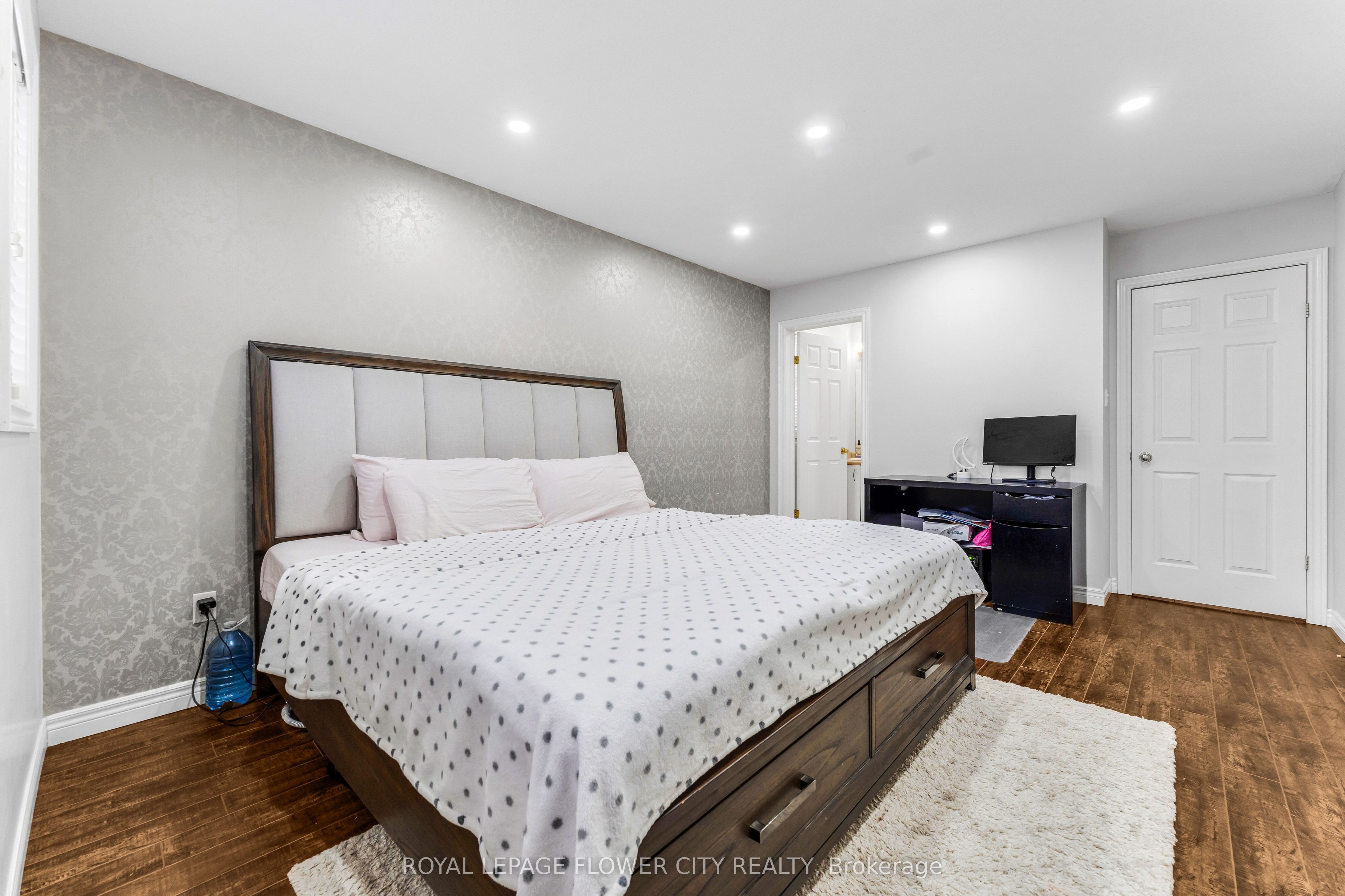 369 Thomas Slee Drive Property Photo 23