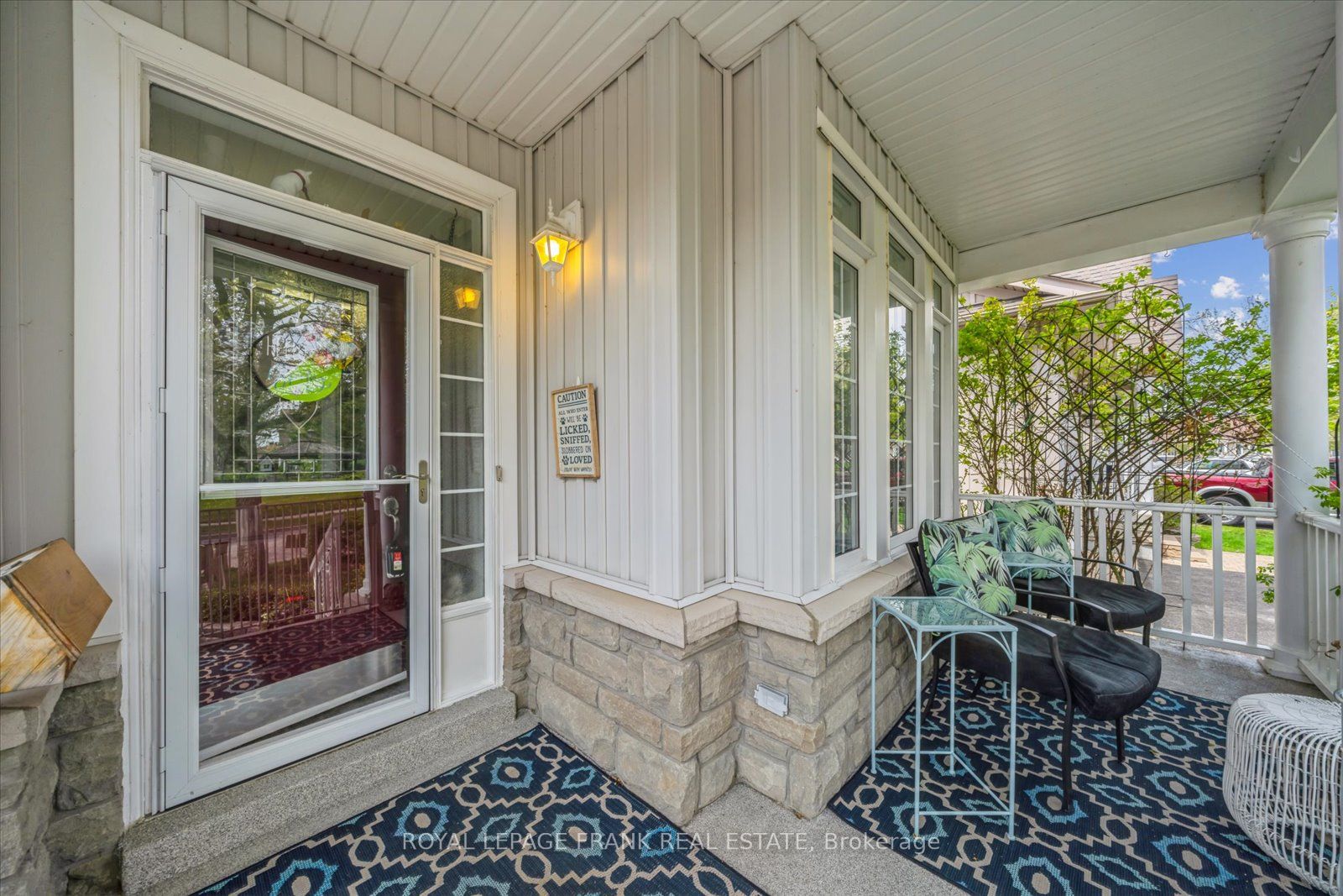 803 London Street Property Photo 2