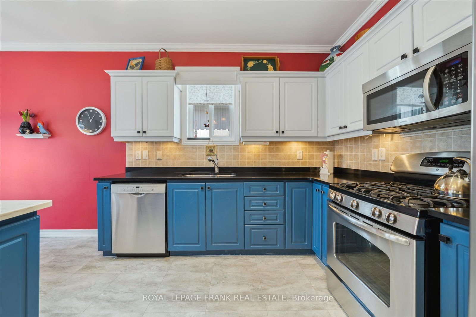 803 London Street Property Photo 11