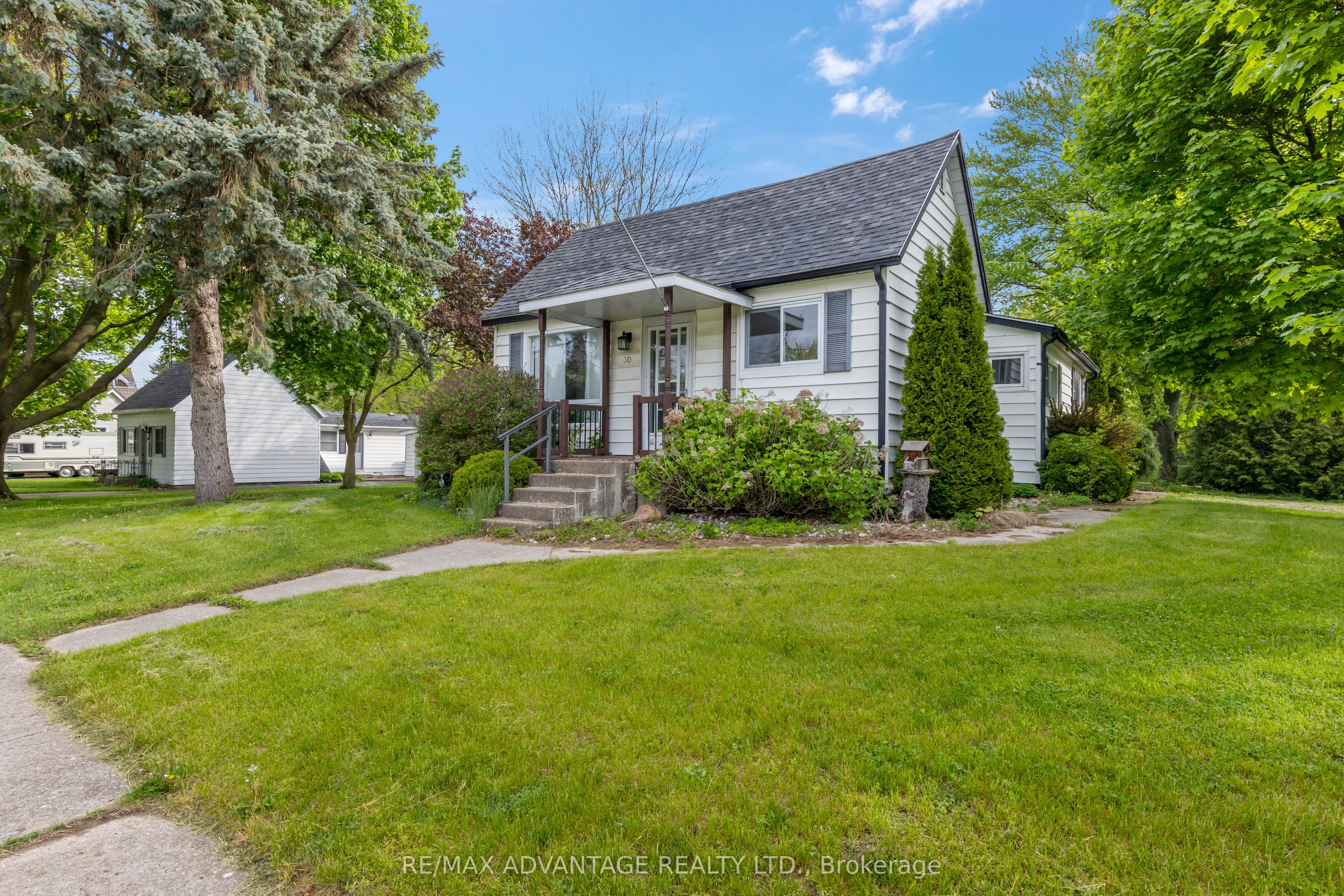 30 Broadway St Property Photo 1