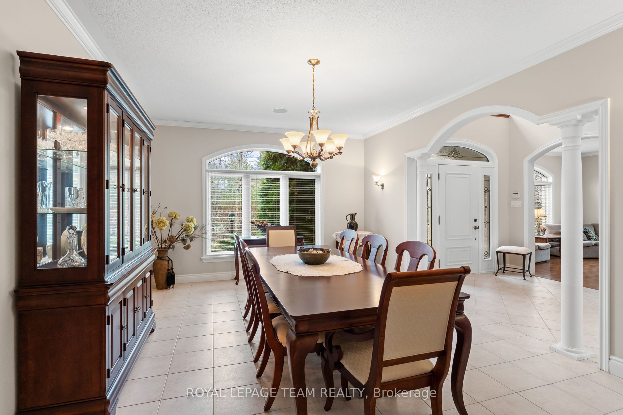 6005 Earlscourt Crescent Property Photo 11