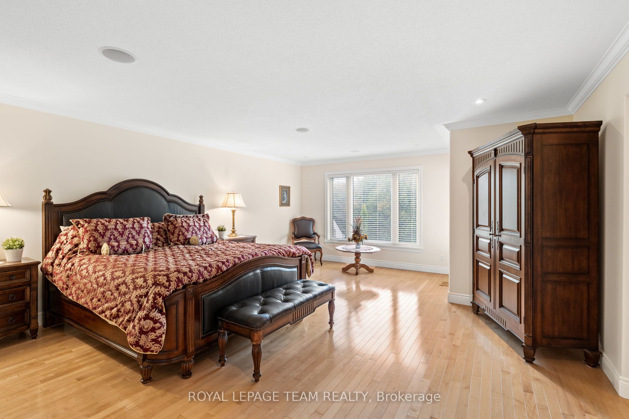 6005 Earlscourt Crescent Property Photo 17