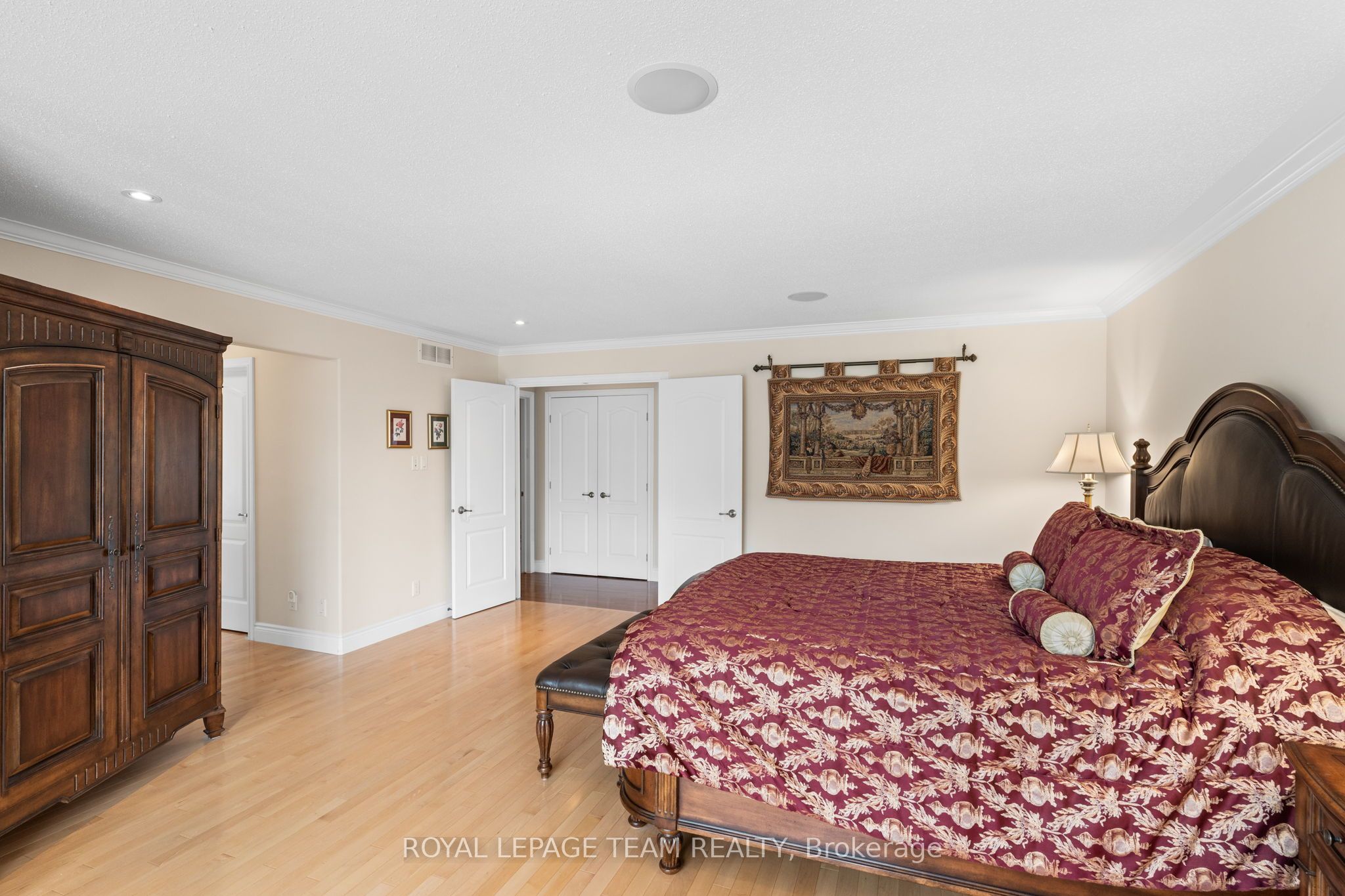 6005 Earlscourt Crescent Property Photo 18