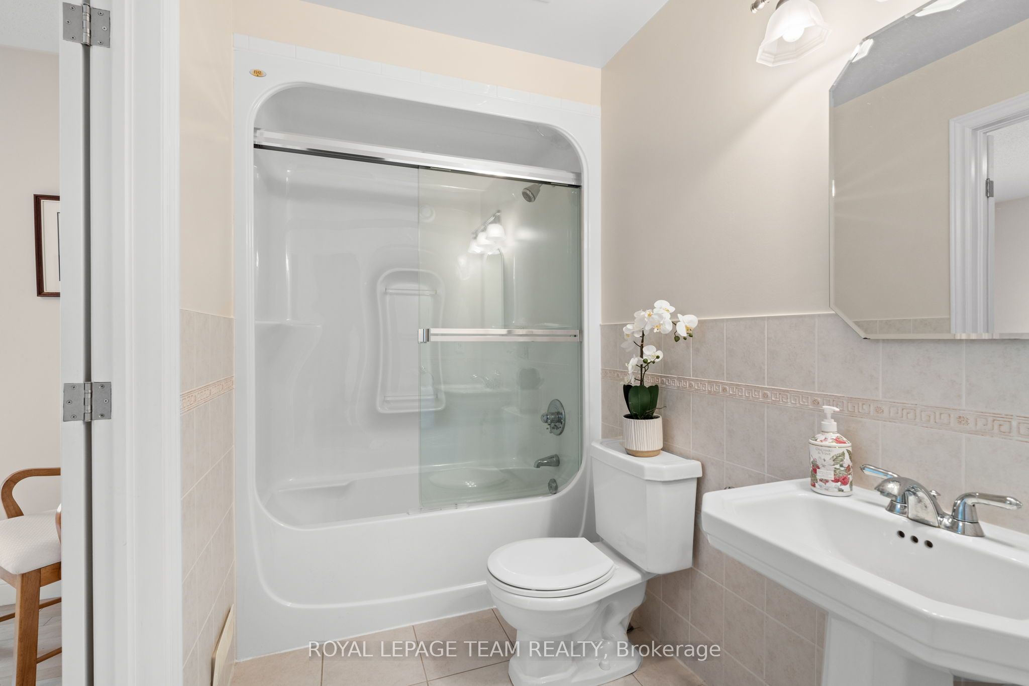 6005 Earlscourt Crescent Property Photo 22