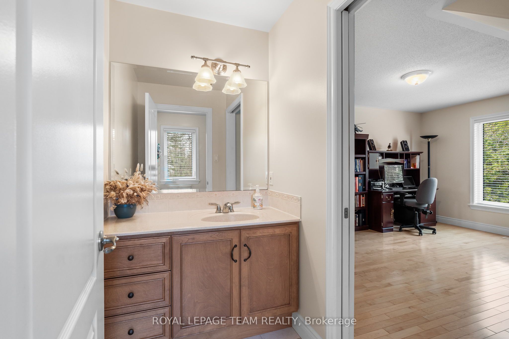 6005 Earlscourt Crescent Property Photo 25