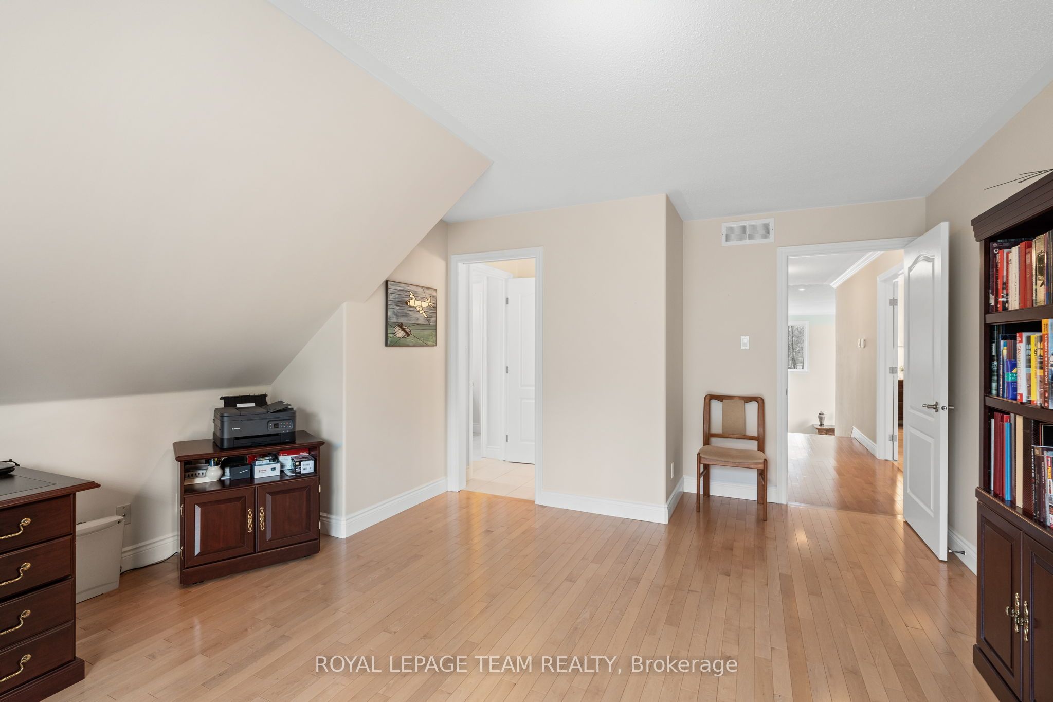 6005 Earlscourt Crescent Property Photo 27