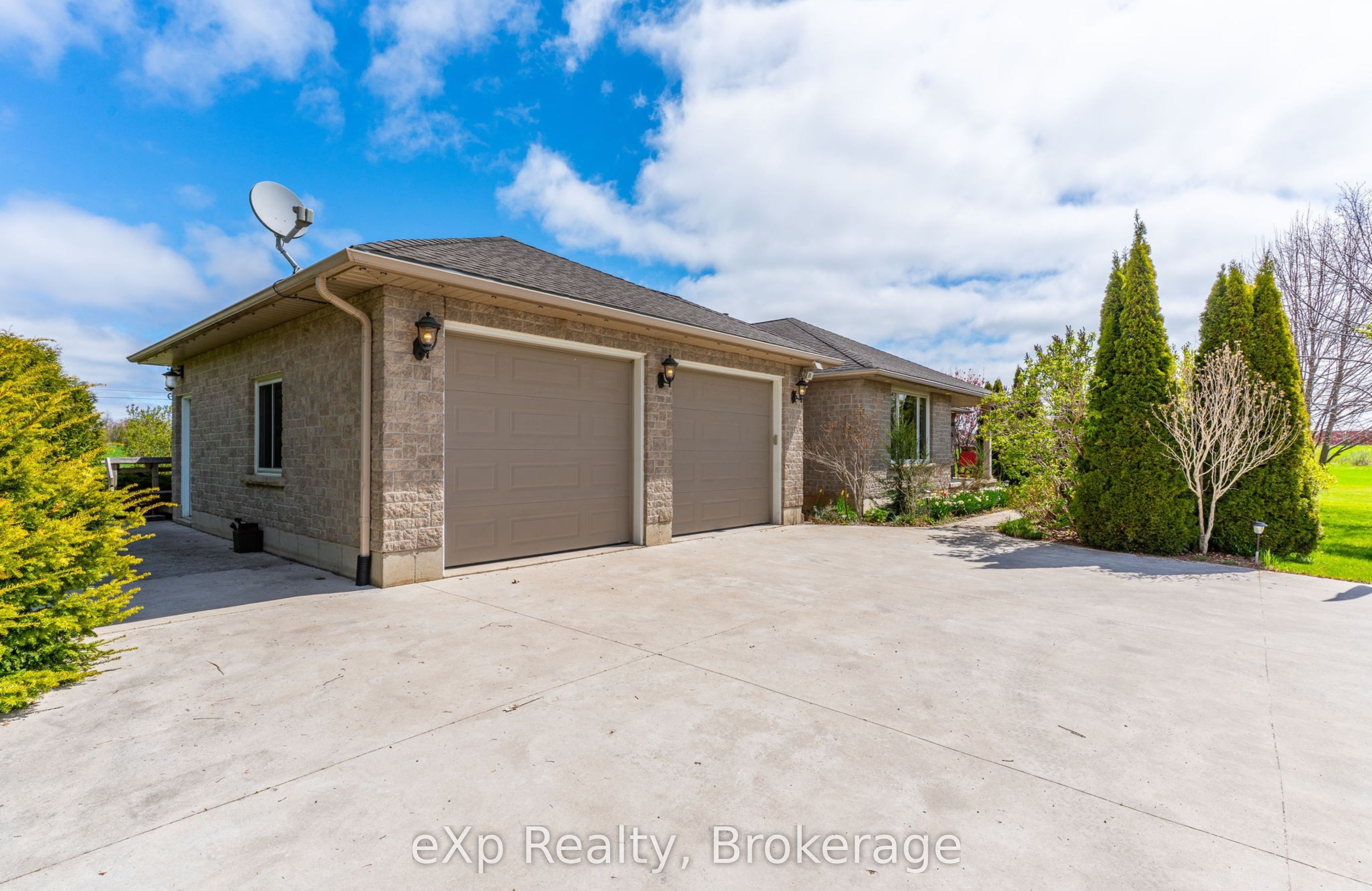 122287 Concession 8 Rr2 N/a Property Photo 2