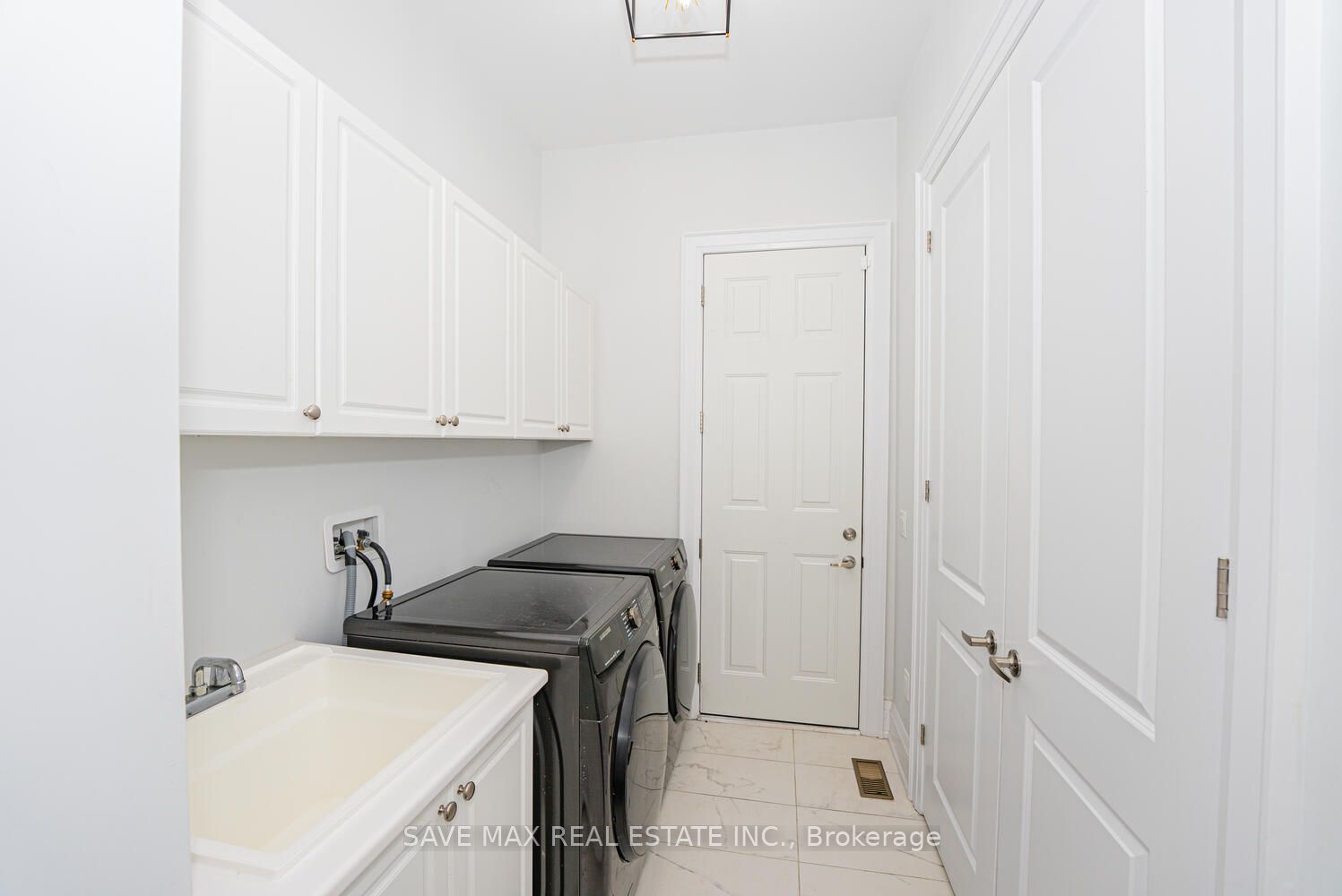 1250 Upper Thames Drive Property Photo 26