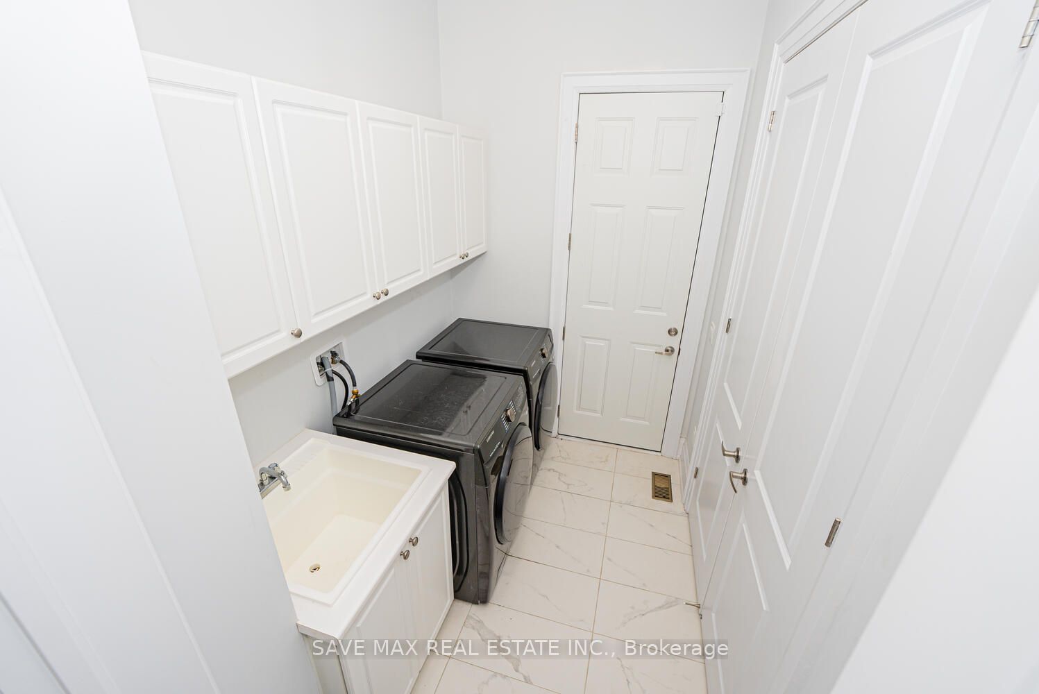 1250 Upper Thames Drive Property Photo 27