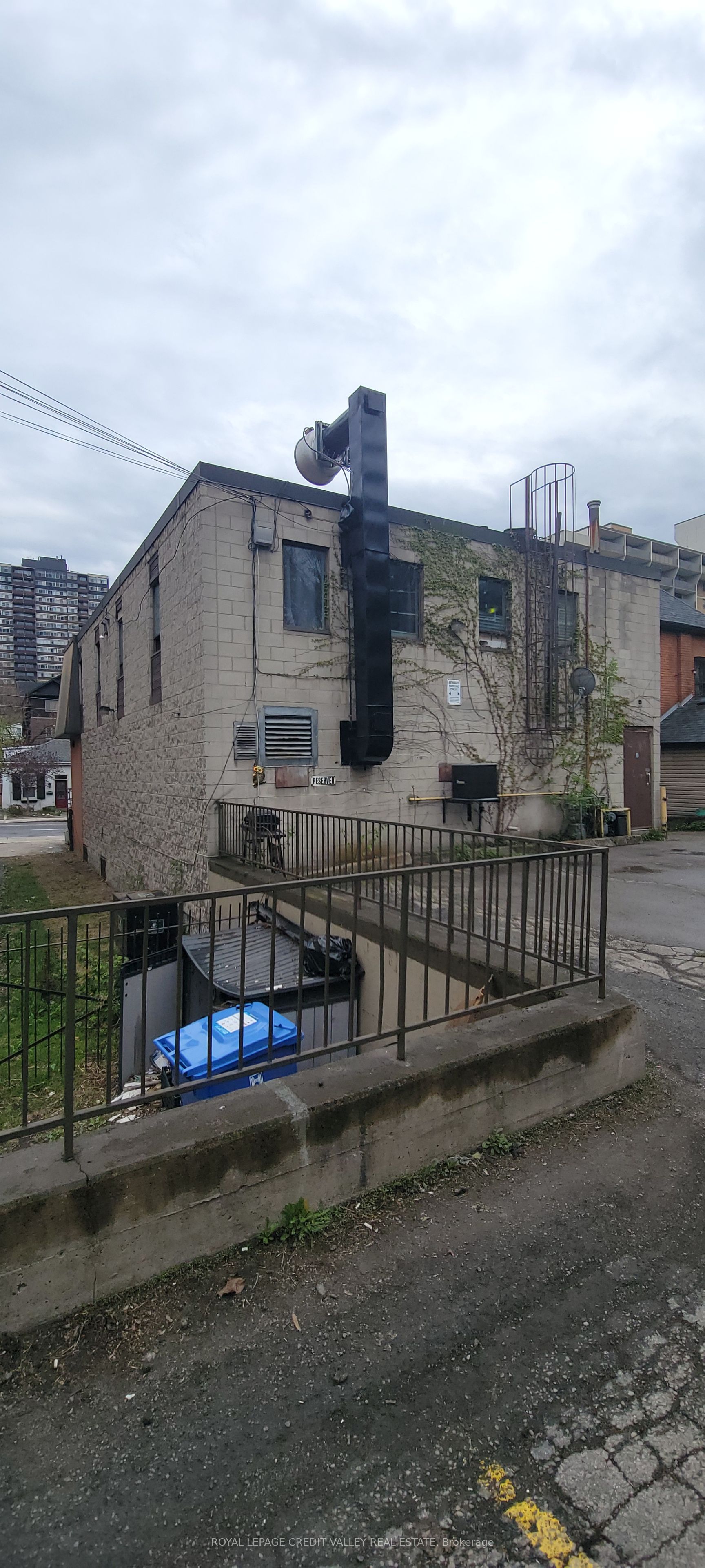 132 Queen Street S Property Photo 2