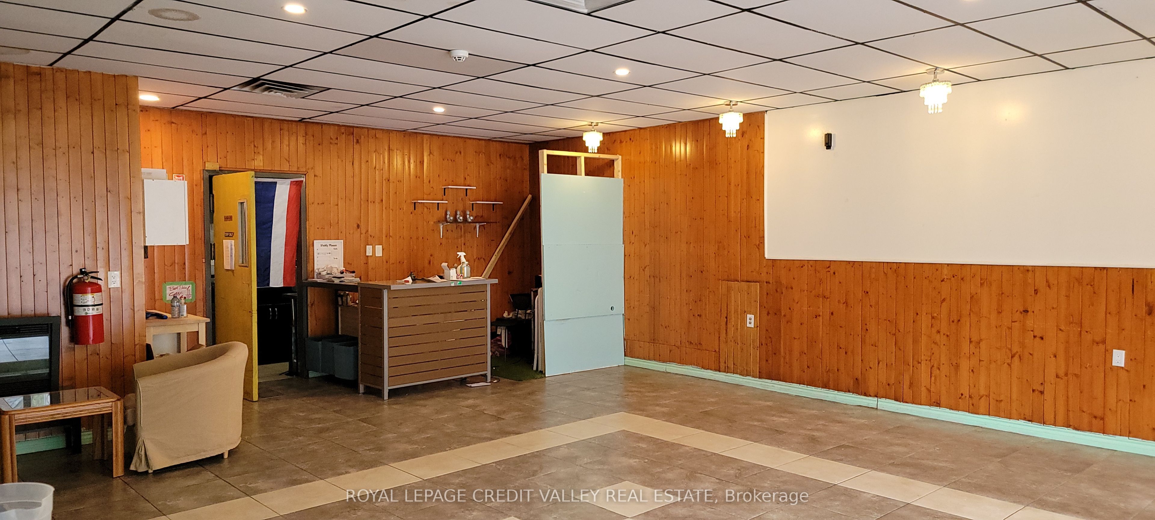 132 Queen Street S Property Photo 5