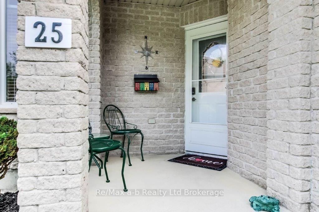 25 Pembers Pass Property Photo 4