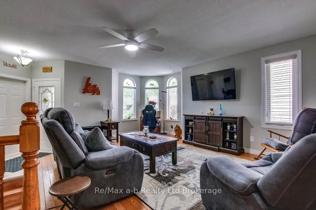 25 Pembers Pass Property Photo 8